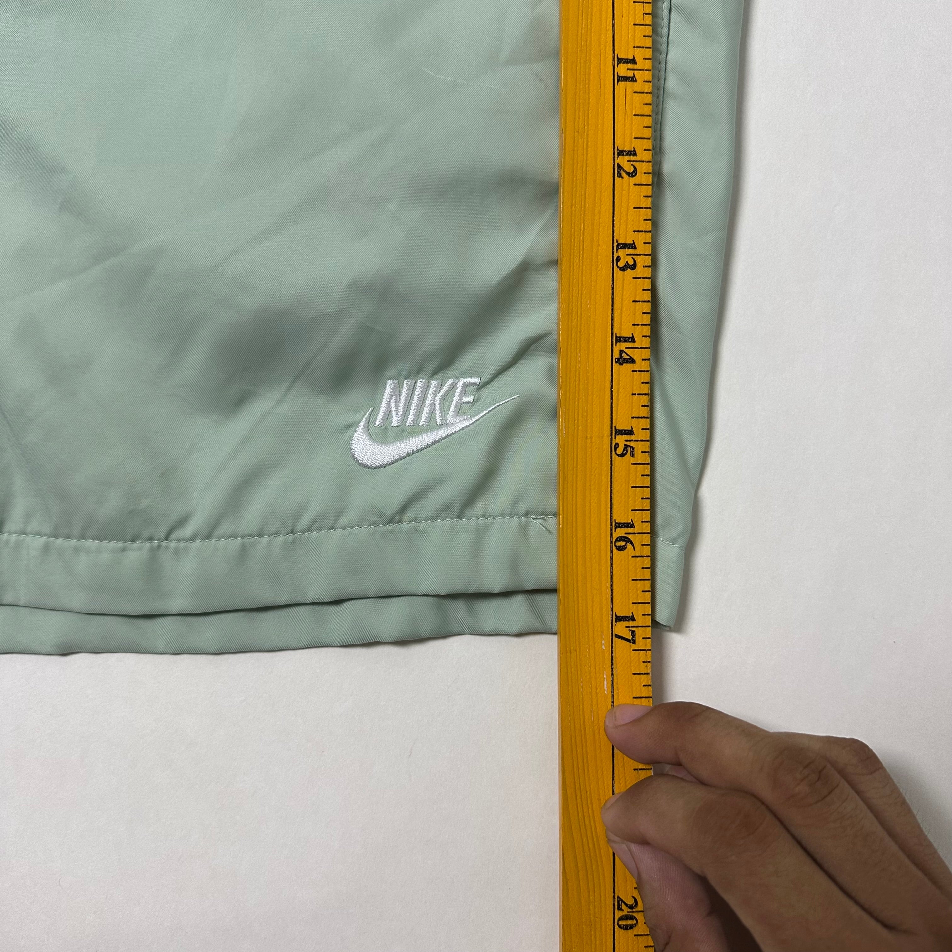 Nike Sportswear Woven Flow Shorts in Mint green (Size XL 32-38)