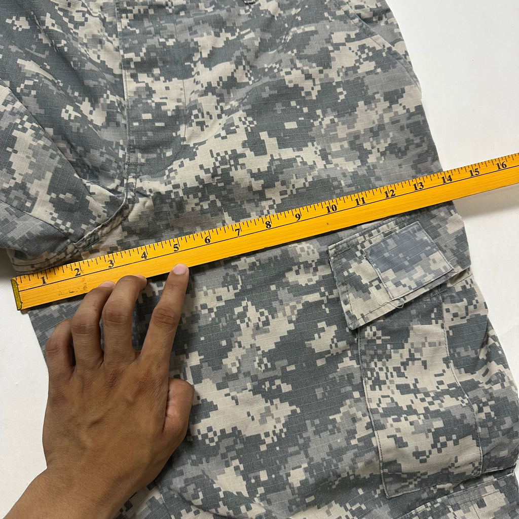 U.S. Army Combat Uniform Pants (ACU) in Universal Camouflage Pattern Size M (31-35)