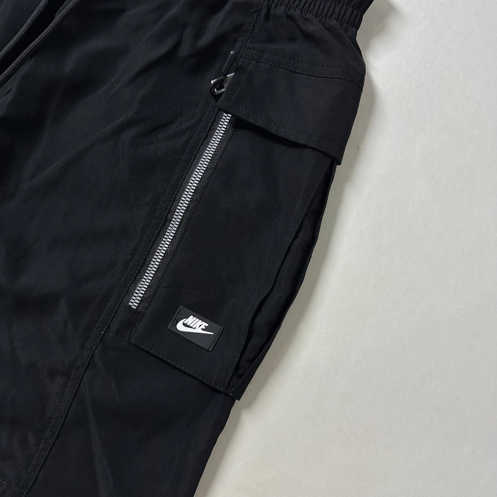 Nike Cargo Shorts in Black (Size 28-34)