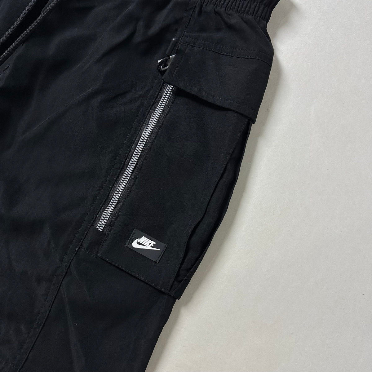 Nike Cargo Shorts in Black (Size 28-34)