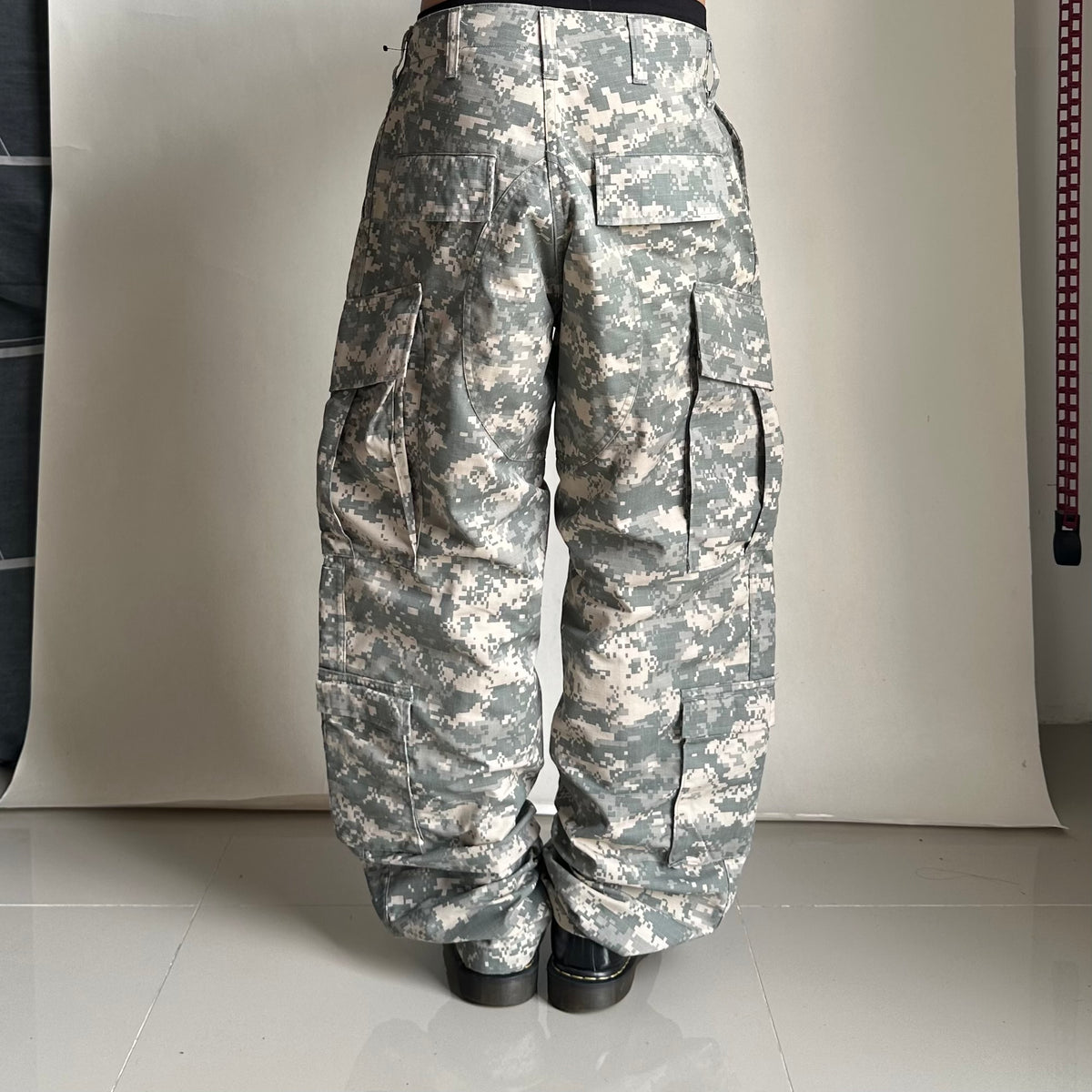 U.S. Army Universal Camouflage Cargo Pants (Size 27-31)