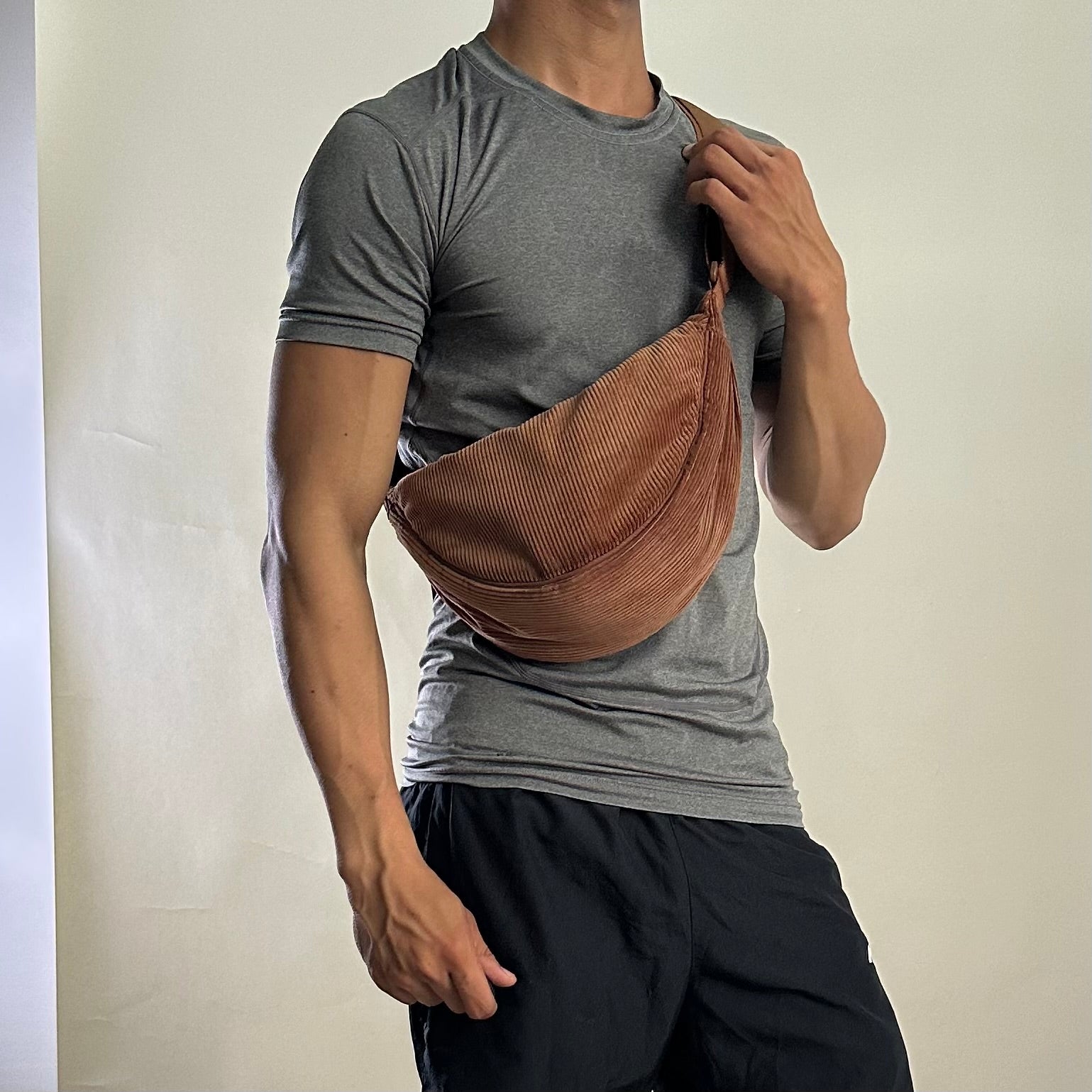 Uniqlo Round Mini Shoulder Bag Corduroy in Brown Unisex (One Size)