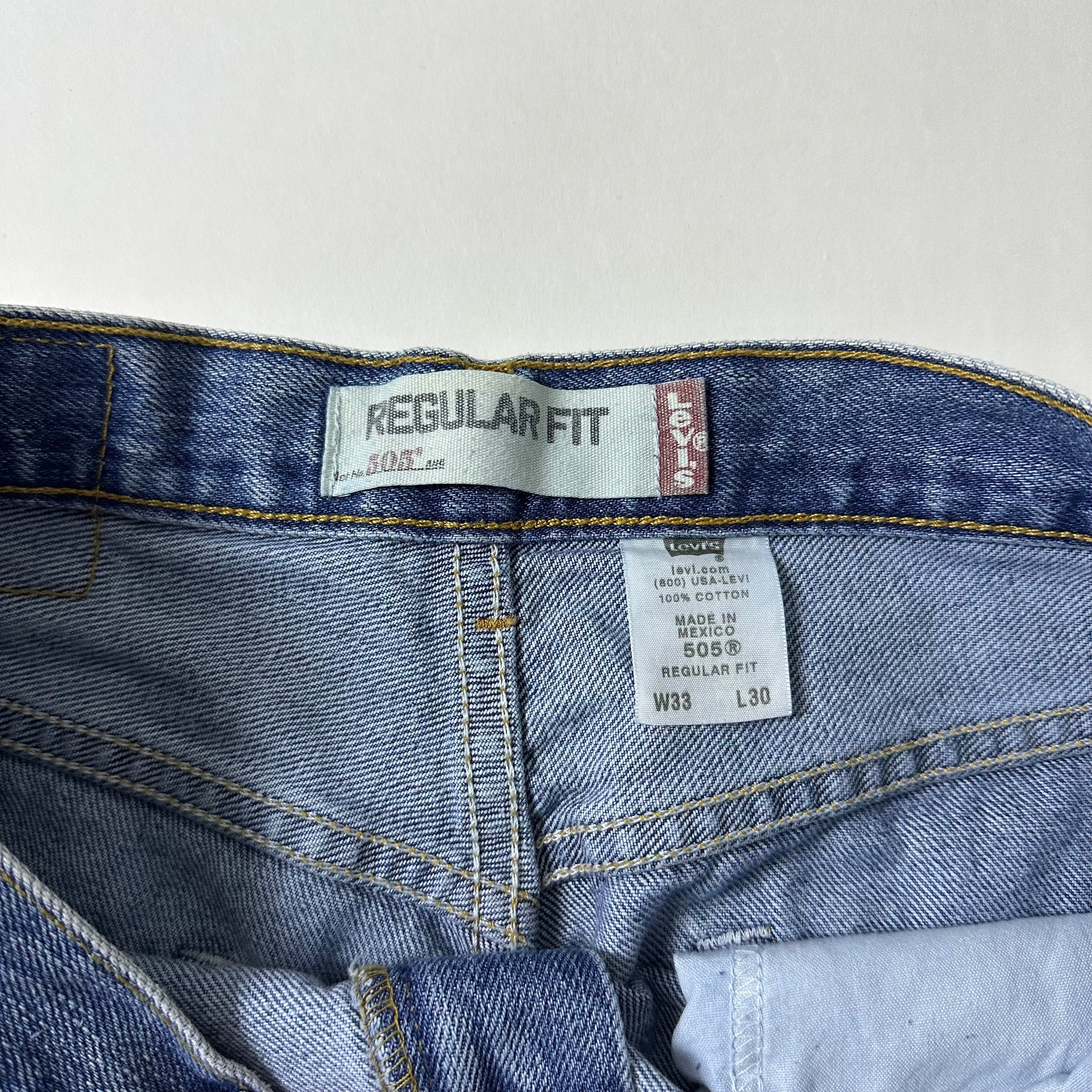 Vintage 2006 Levi’s 505 Regular Straight Fit in Medium Stonewash (Size 33)