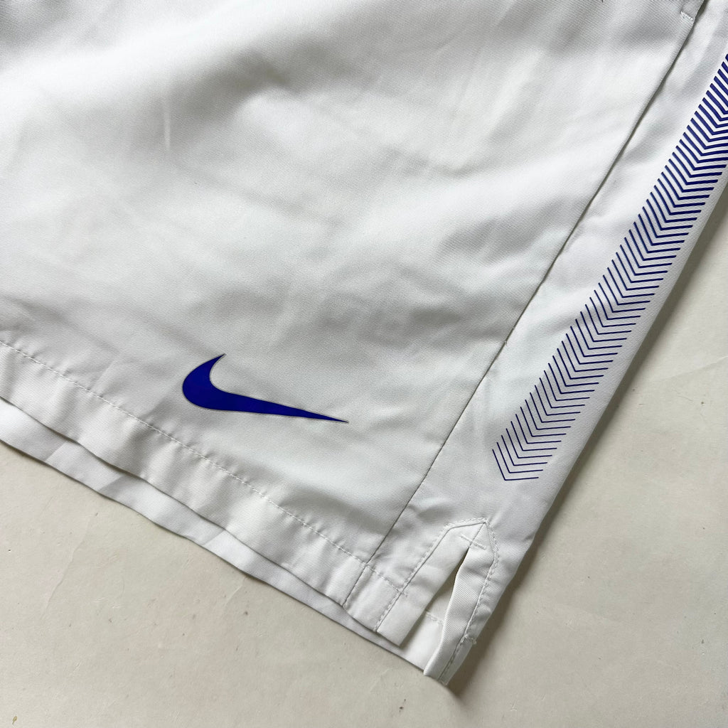 Nike Dri-Fit Shorts in White (Size 30-36)