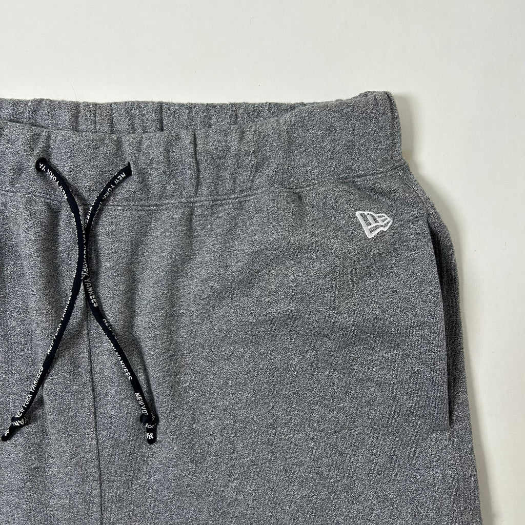 NEW ERA NY Yankees Cargo Sweatshort in Gray (Size XL 34-40) — SOLD
