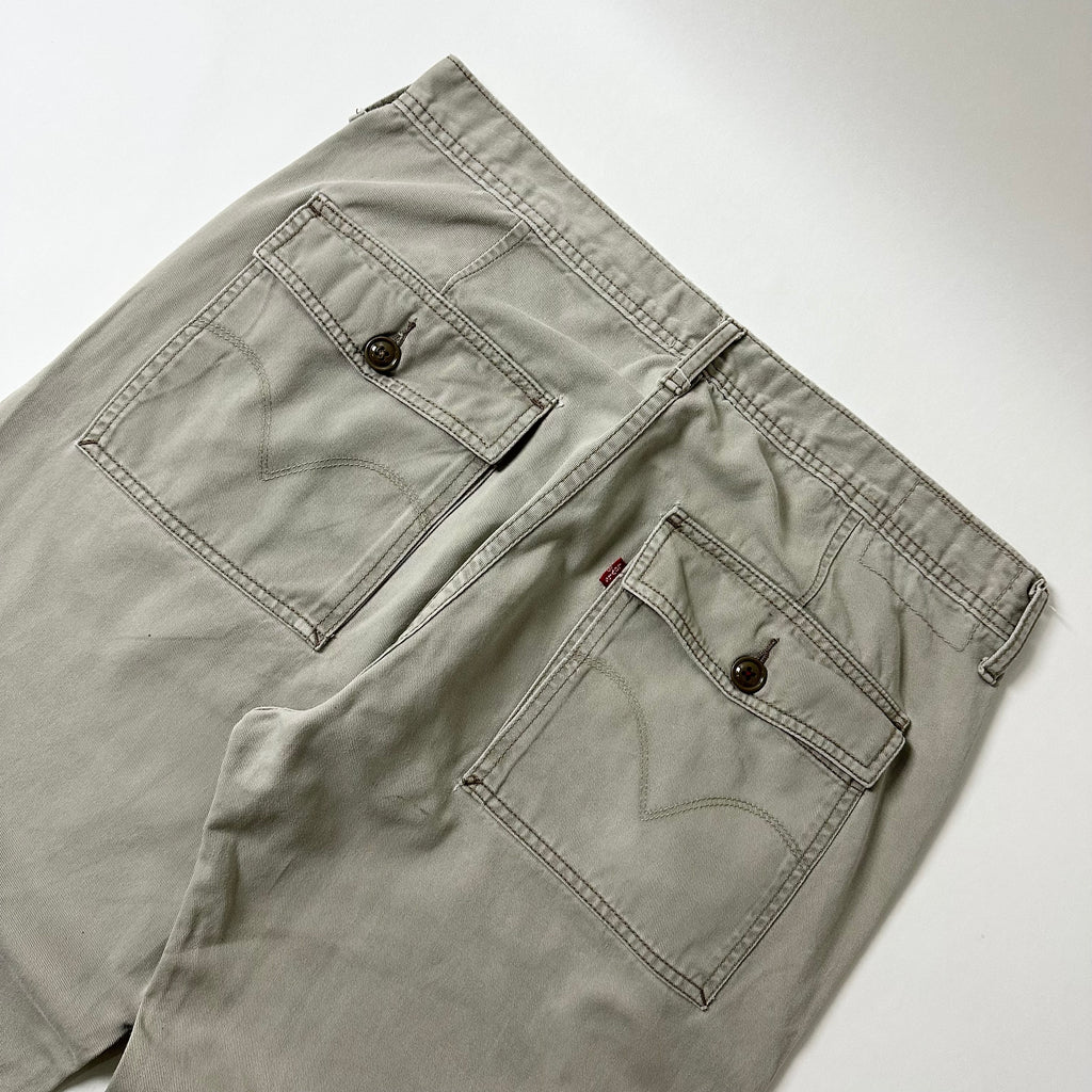 Levi’s Workwear Loose Boot Cut Pants in Khaki (Size 34)