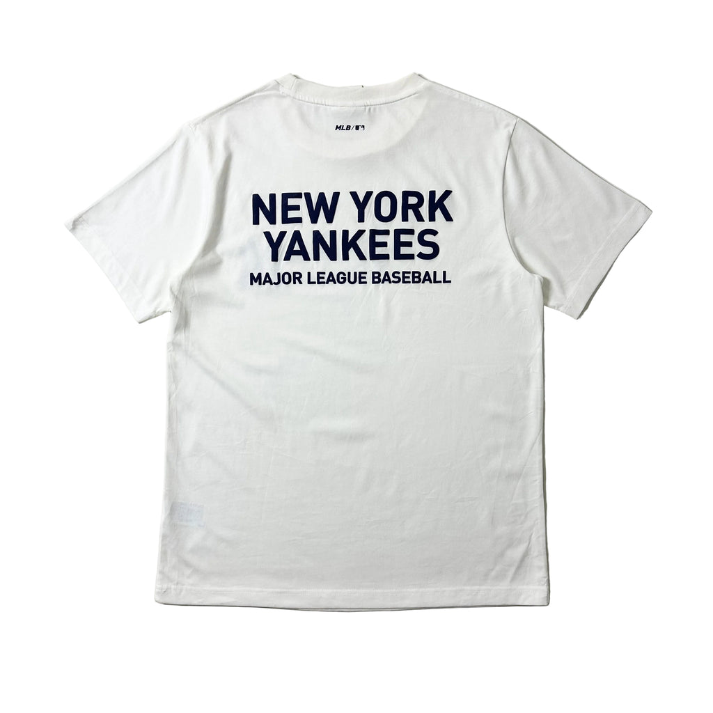 MLB New York Yankees T-shirt in White Size Medium (Fits Large)