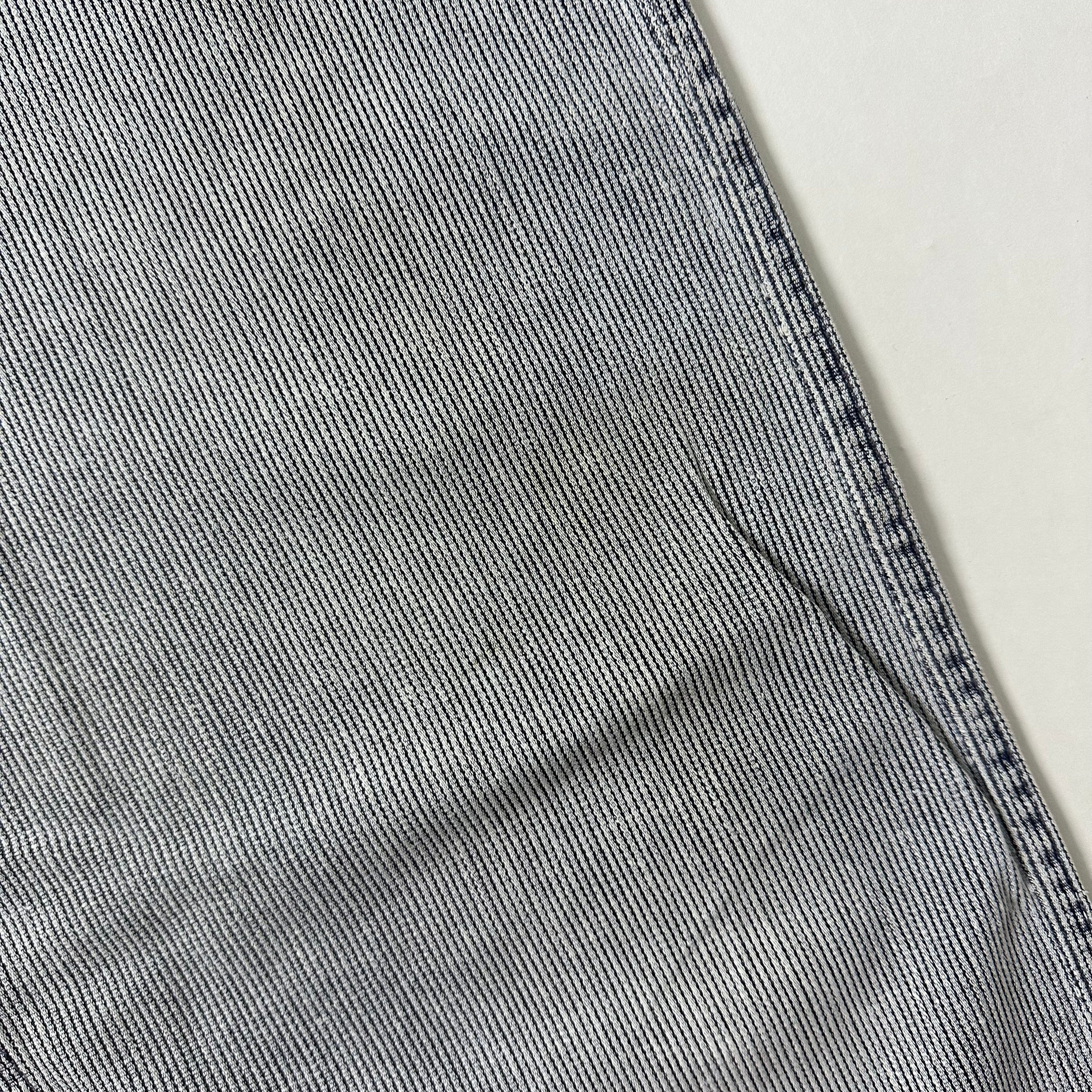 Vintage Levi’s 550 Relaxed Tapered Fit Corduroy Jeans in Gray (Size 34)