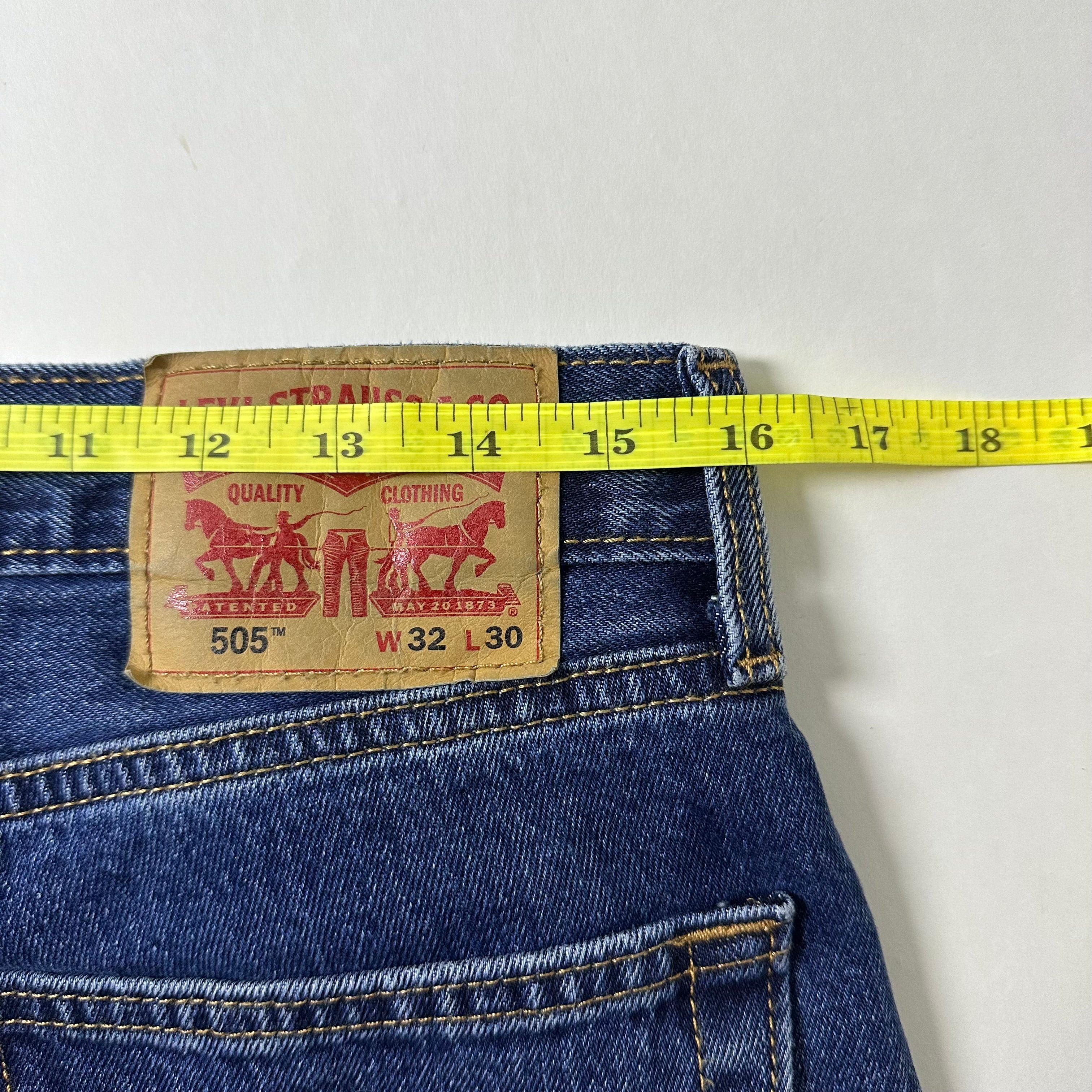 Levi’s 505 Regular Straight Fit Jeans in Dark Stonewash (Size 32)
