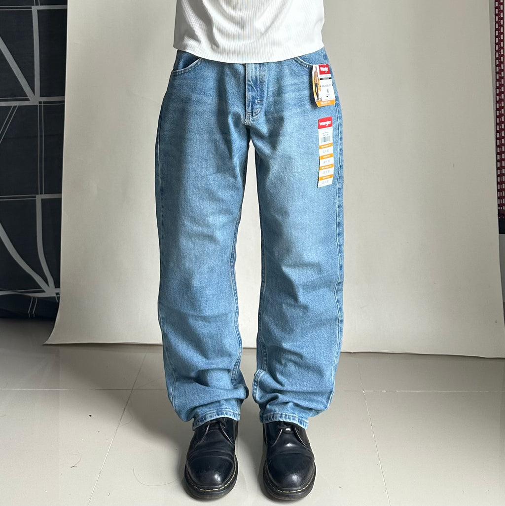 Wrangler Five Star Comfort Stretch Relaxed Fit Jeans in Bleached Tint (Size 32)