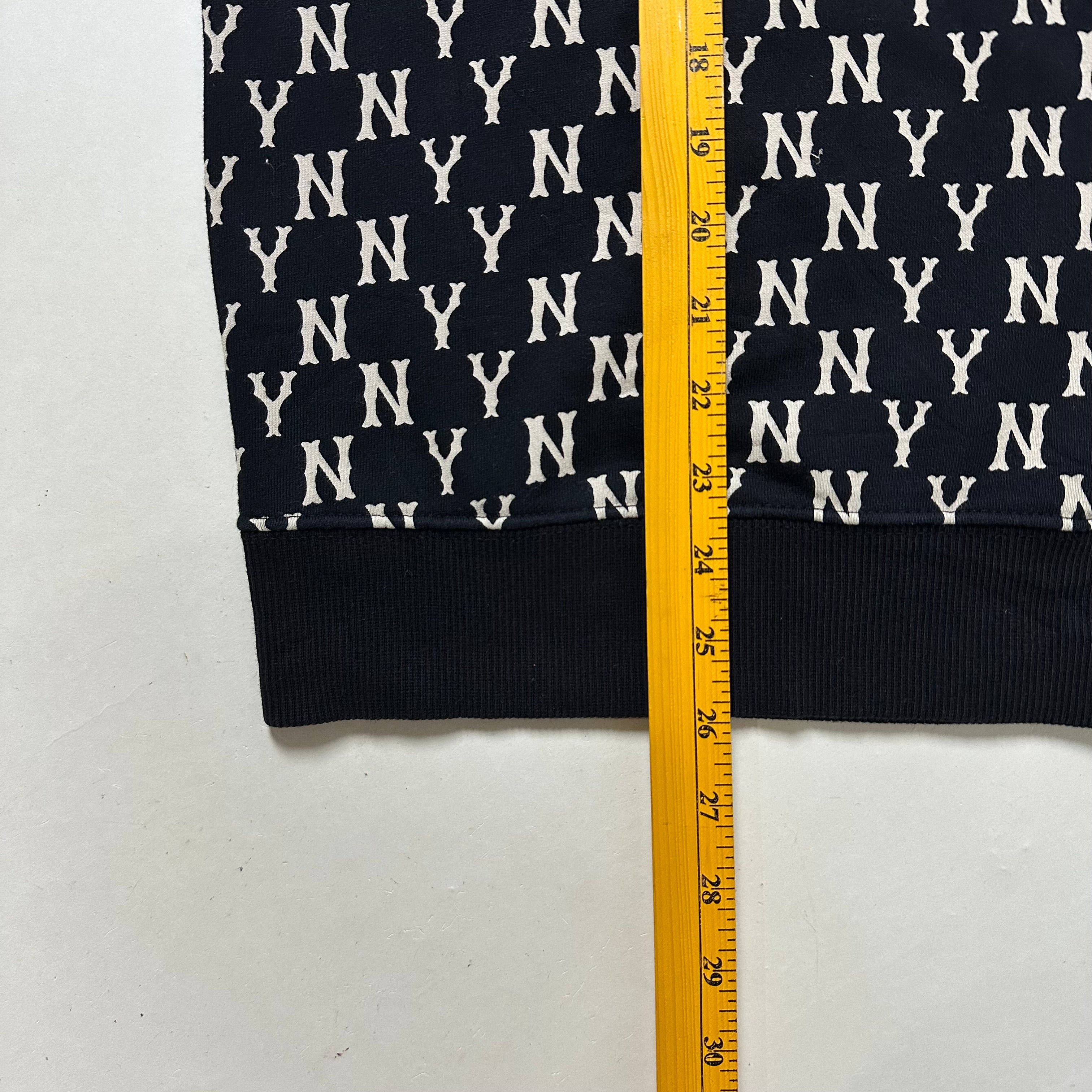 MLB NY Yankees Monogram Crewneck Sweatshirt in Black Small on tag (Best Fit Medium)