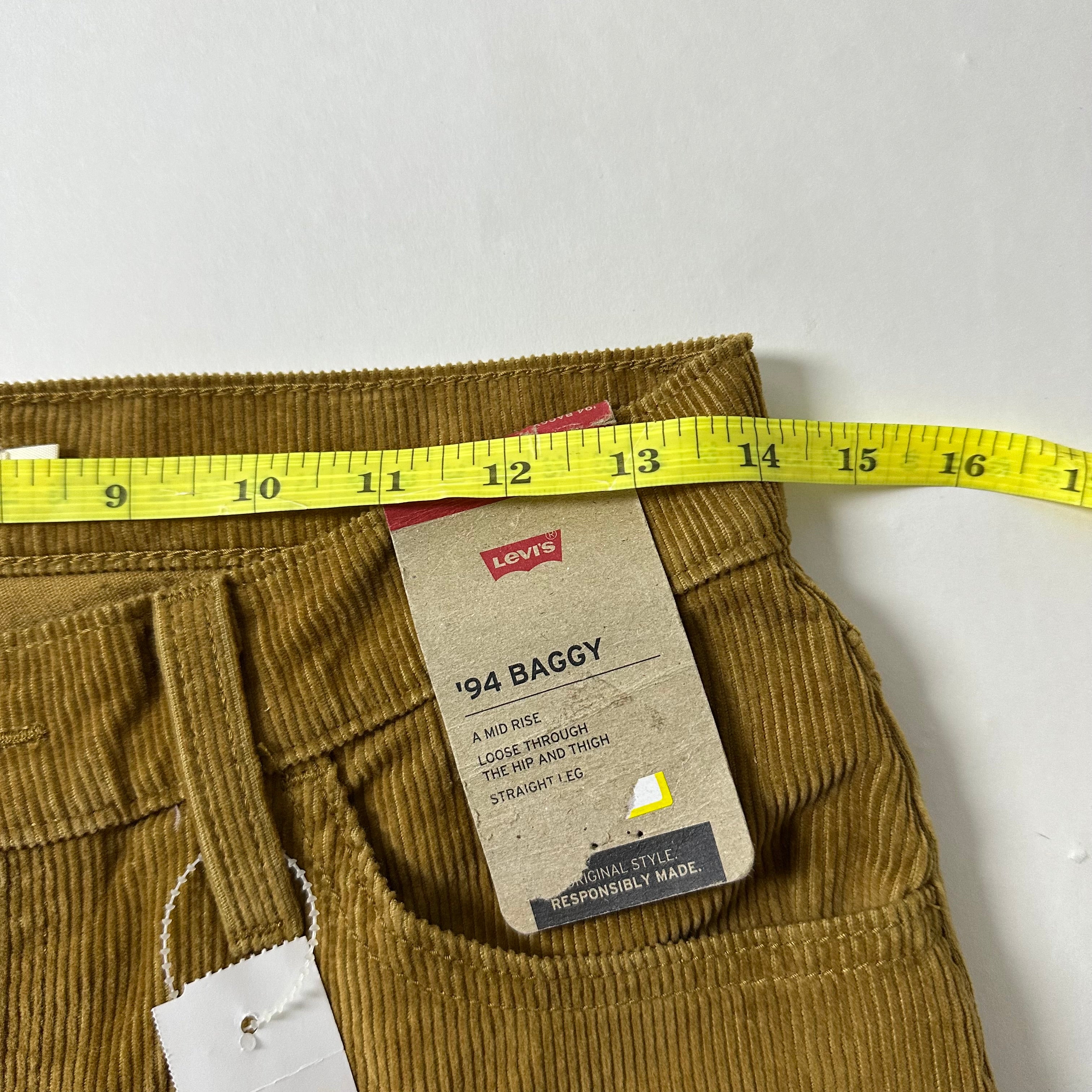 Levi’s 94 Baggy Corduroy Pants in Brown for Women (26-28)