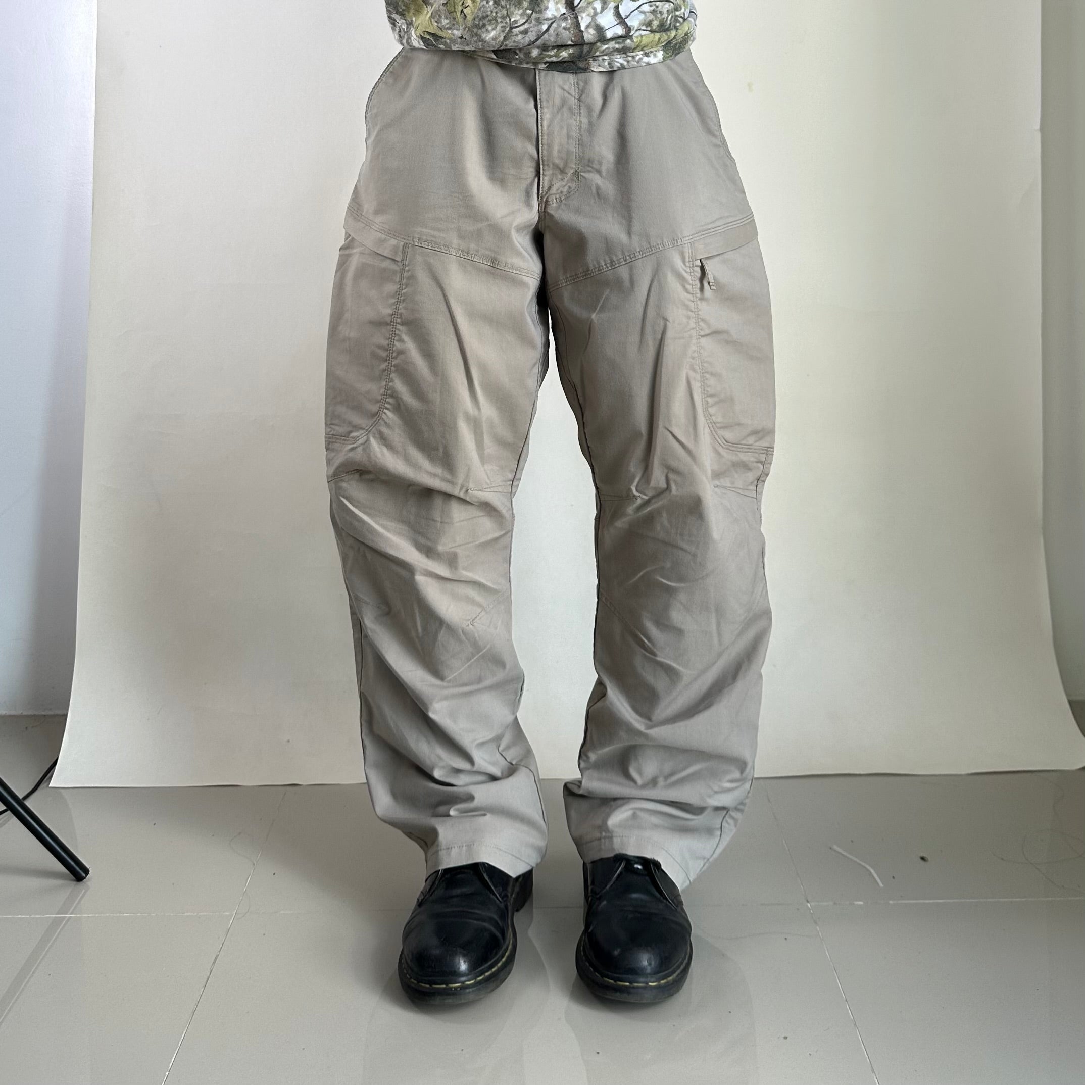 5.11 Tactical Series Cargo Pants Multi-pockets in Beige (Size 38)