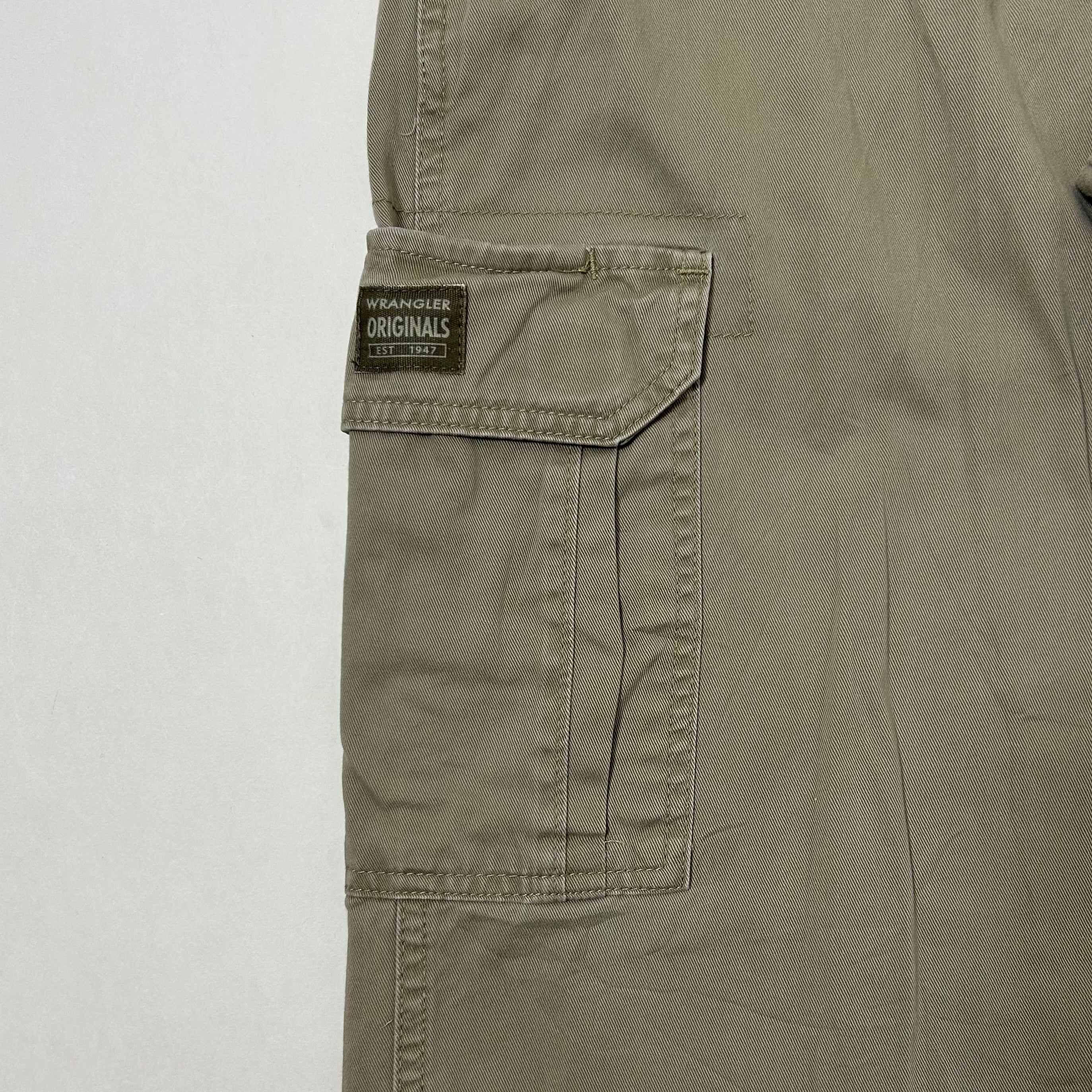 Wrangler Cargo Pants in Khaki (Size 36)