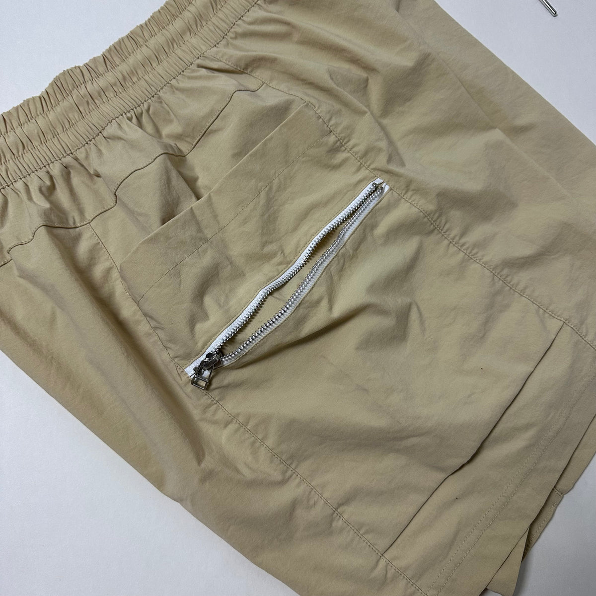 Nike Sportswear Woven Cargo shorts in Beige (Size 30-36)