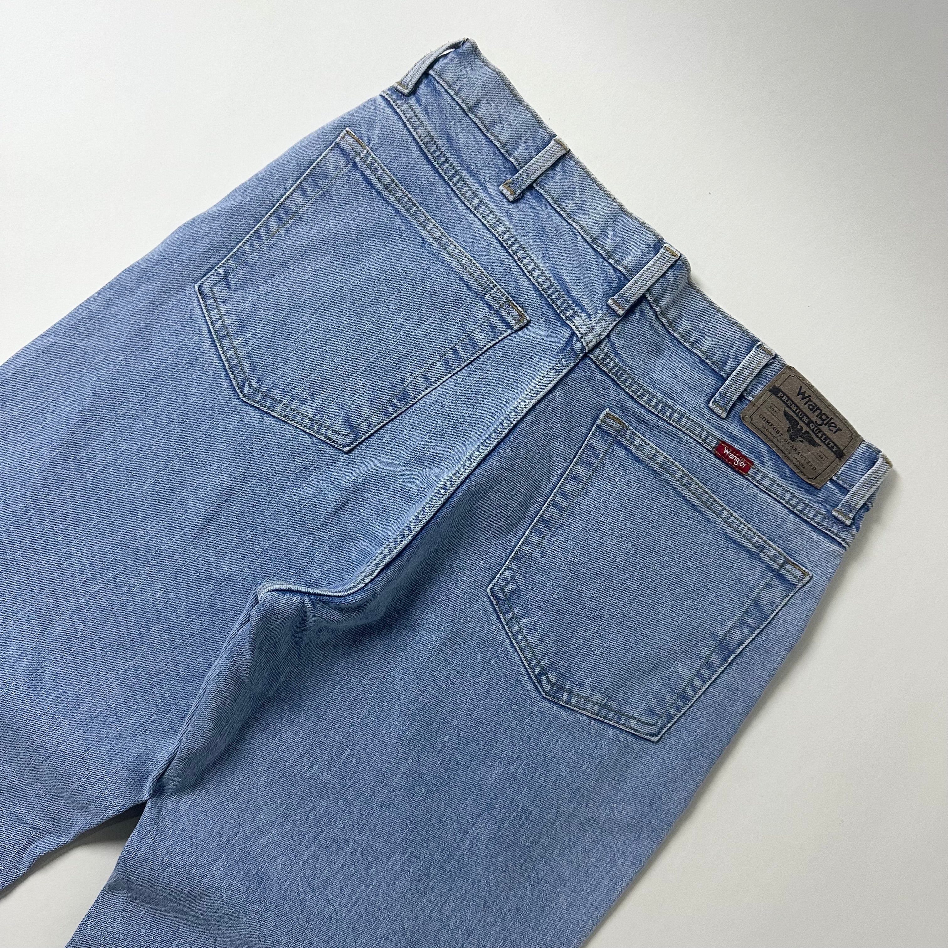 Wrangler Regular Fit Jeans with Flex in Light Wash (Size 34)