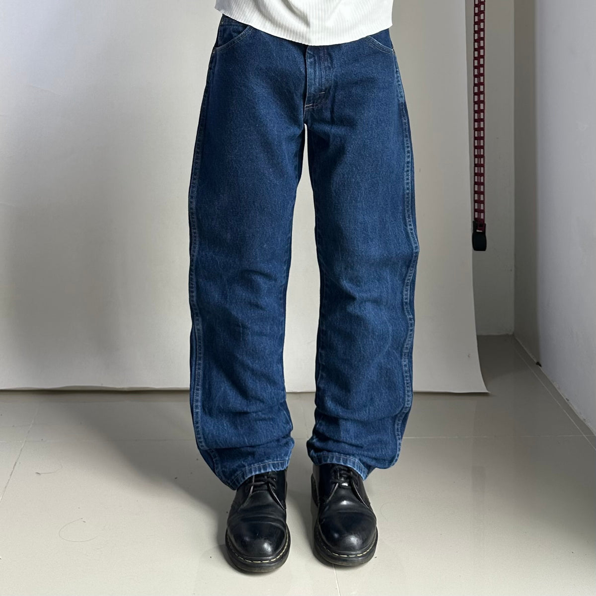 Wrangler Rugged Wear Classic Fit Jeans in Prewashed Denim (Size 31)