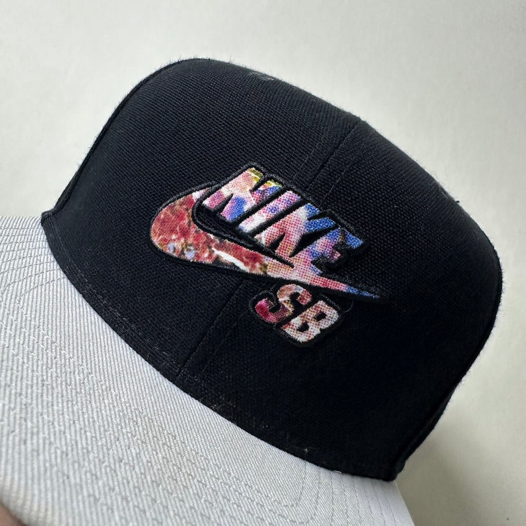 Nike SB Snapback Cap in Black & White with Floral Logo (One Size)