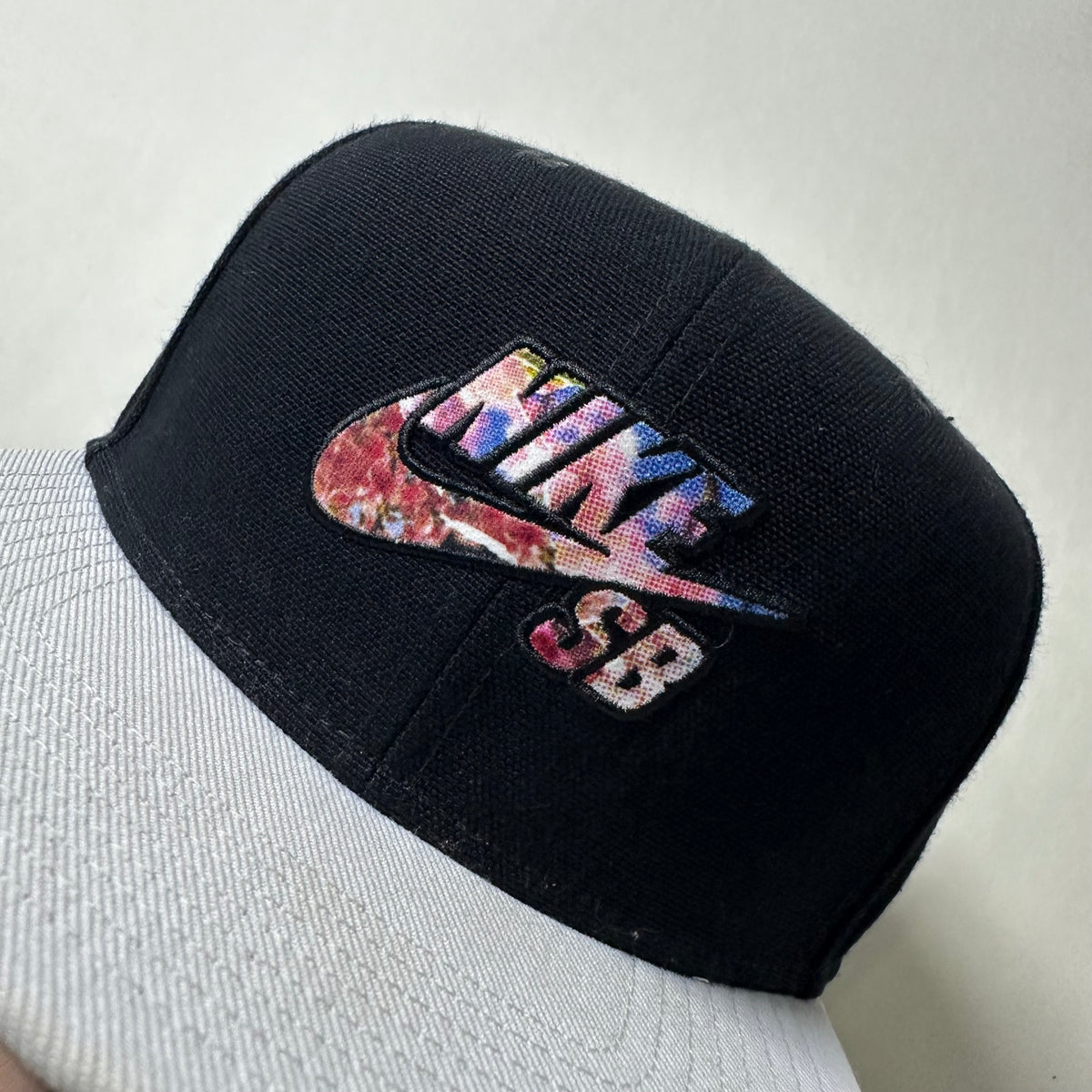Nike SB Snapback Cap in Black & White with Floral Logo (One Size)