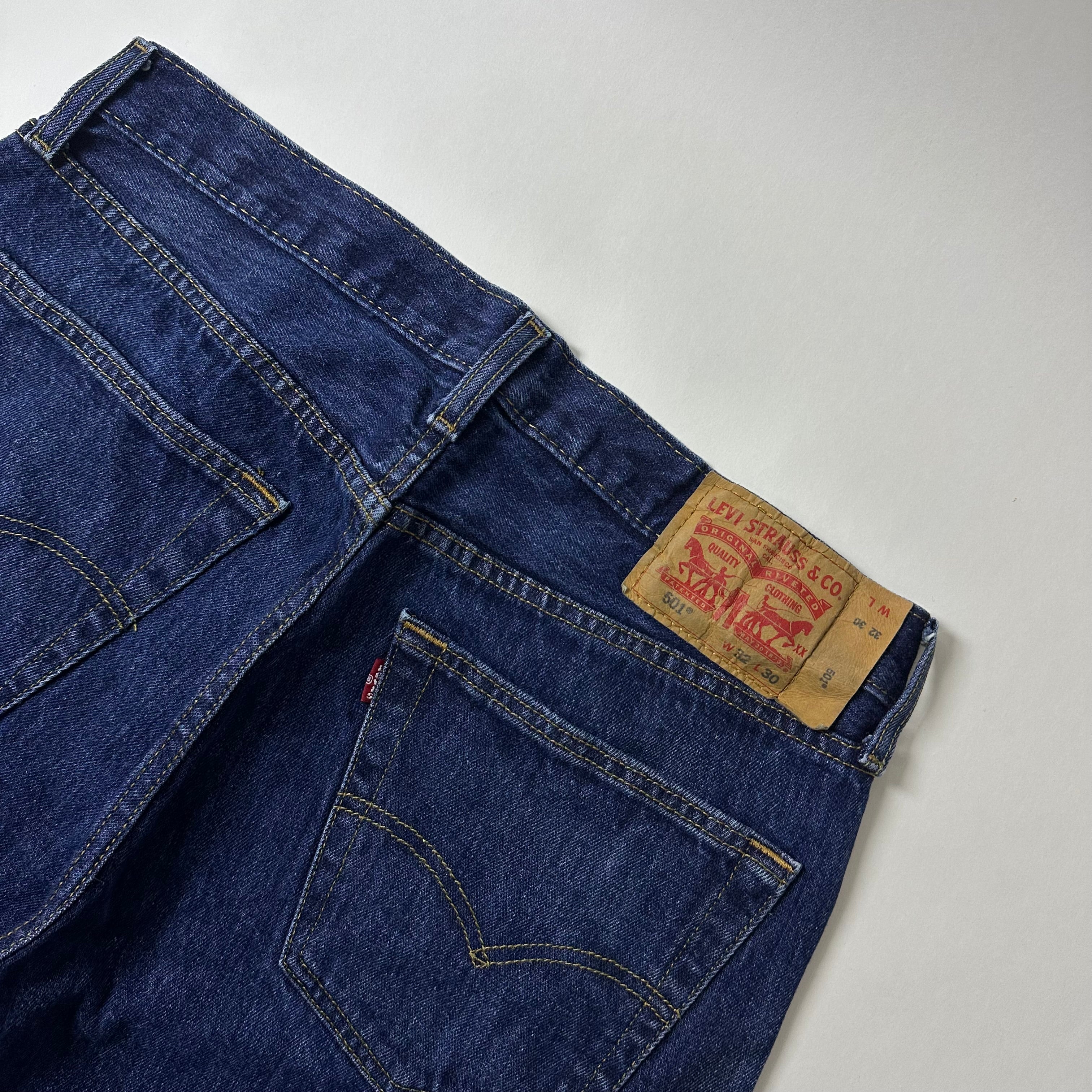 Levi’s 501 Original Fit Jeans Extended Patch Button Fly in Rinse Dark Wash (Size 32)