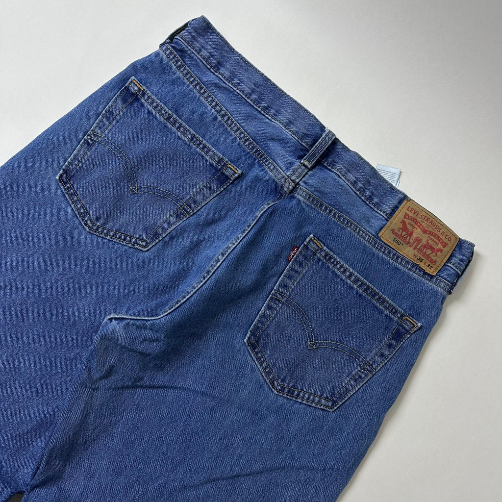Levi’s 550 Relaxed Fit Jeans in Stonewash (Size 35-36)