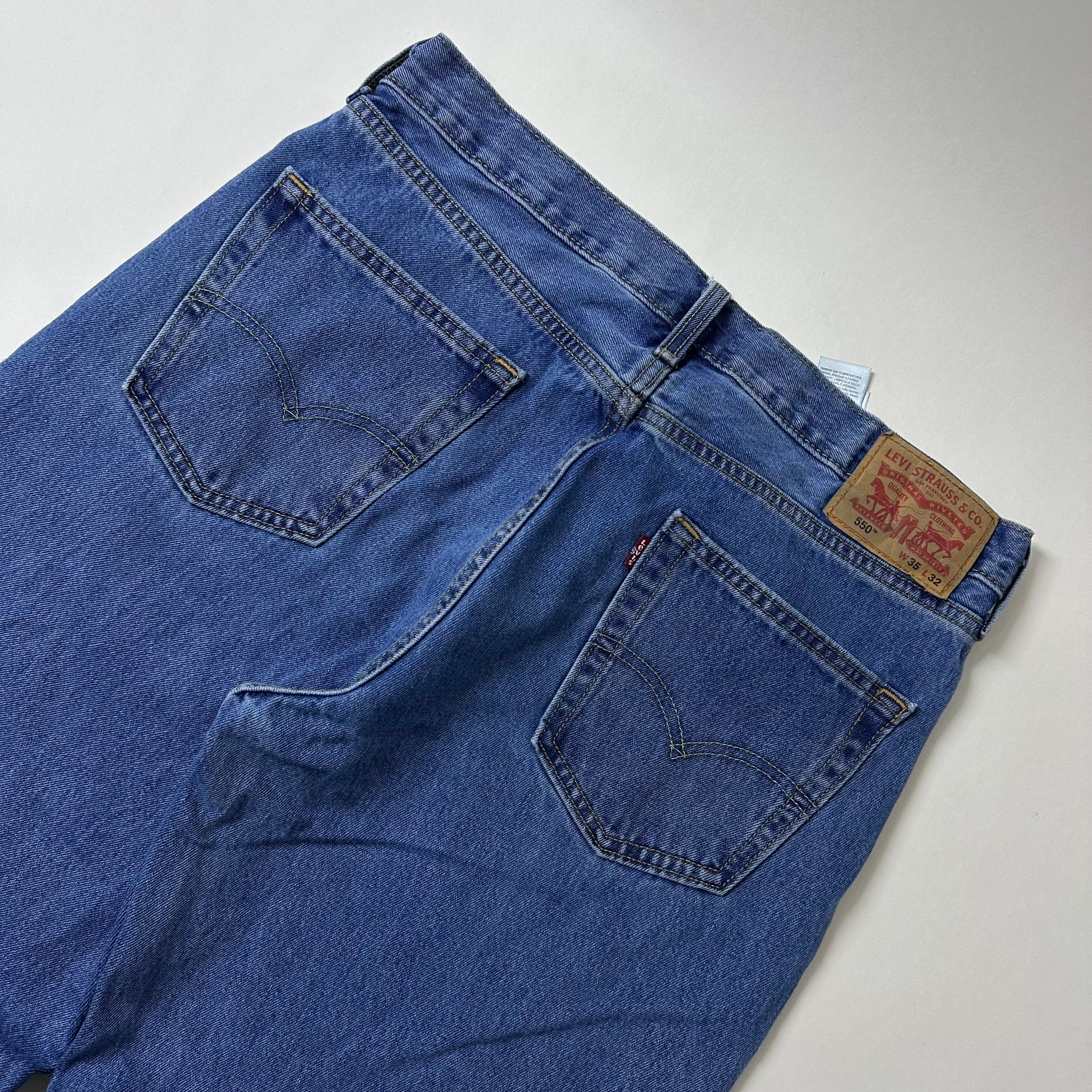 Levi’s 550 Relaxed Fit Jeans in Stonewash (Size 35-36)