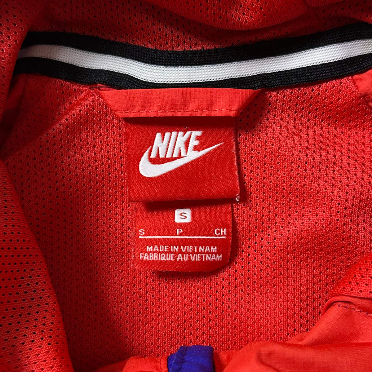 Nike Sportswear Windrunner Jacket for Kids in Multi-color (Size Small 8-10 y/old)