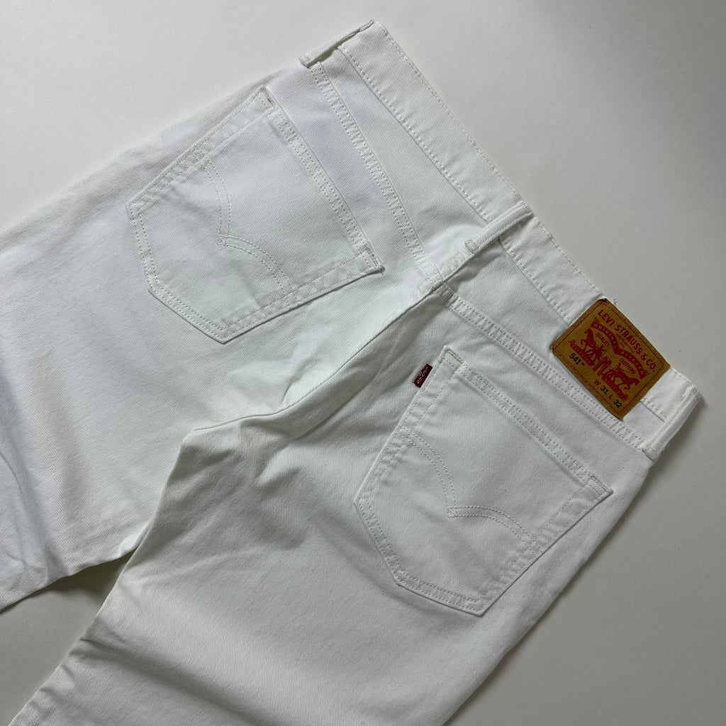 Levi’s 541 Athletic Taper Fit Jeans in White (Size 31-32)