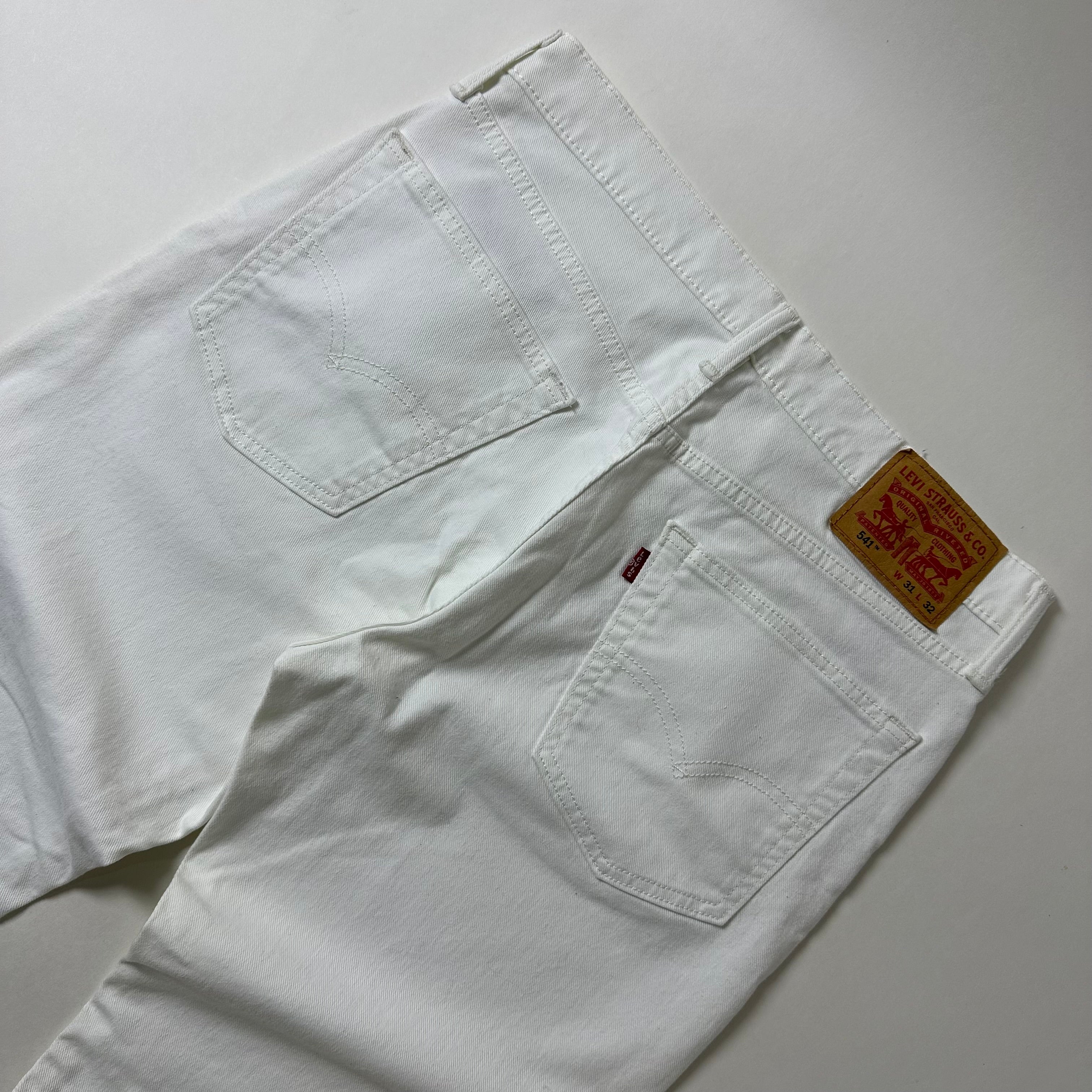 Levi’s 541 Athletic Taper Fit Jeans in White (Size 31-32)