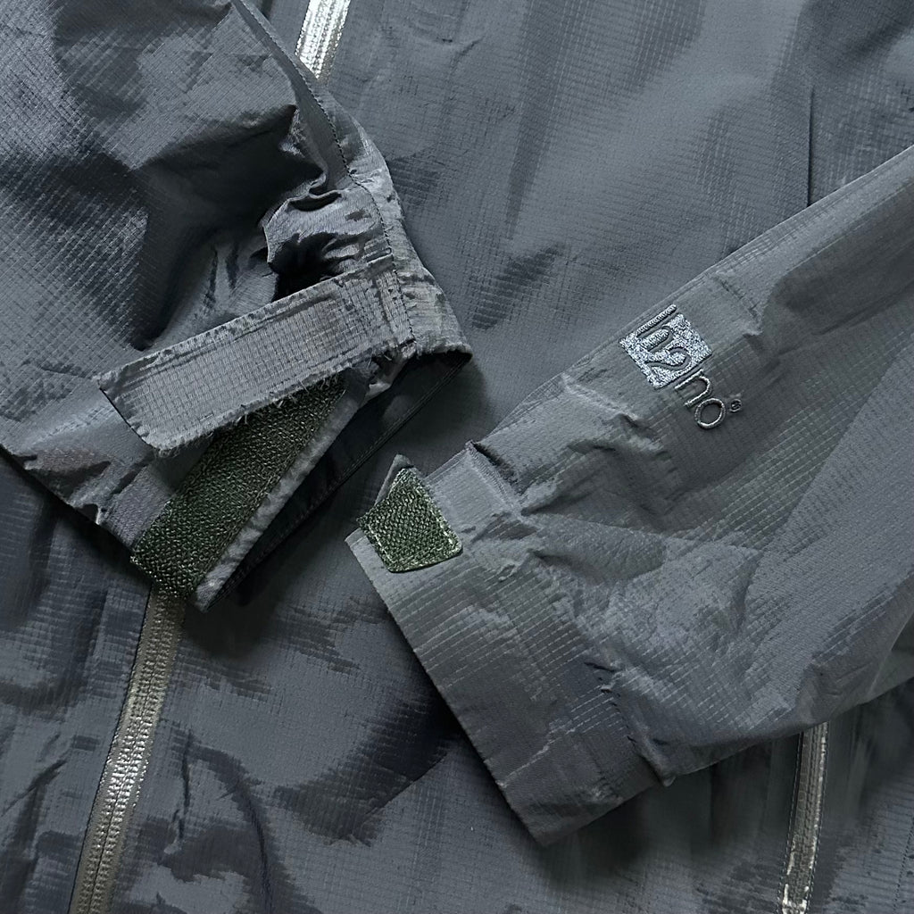 Patagonia Waterproof Windbreaker in Dark Gray Size Medium (Fits Large)