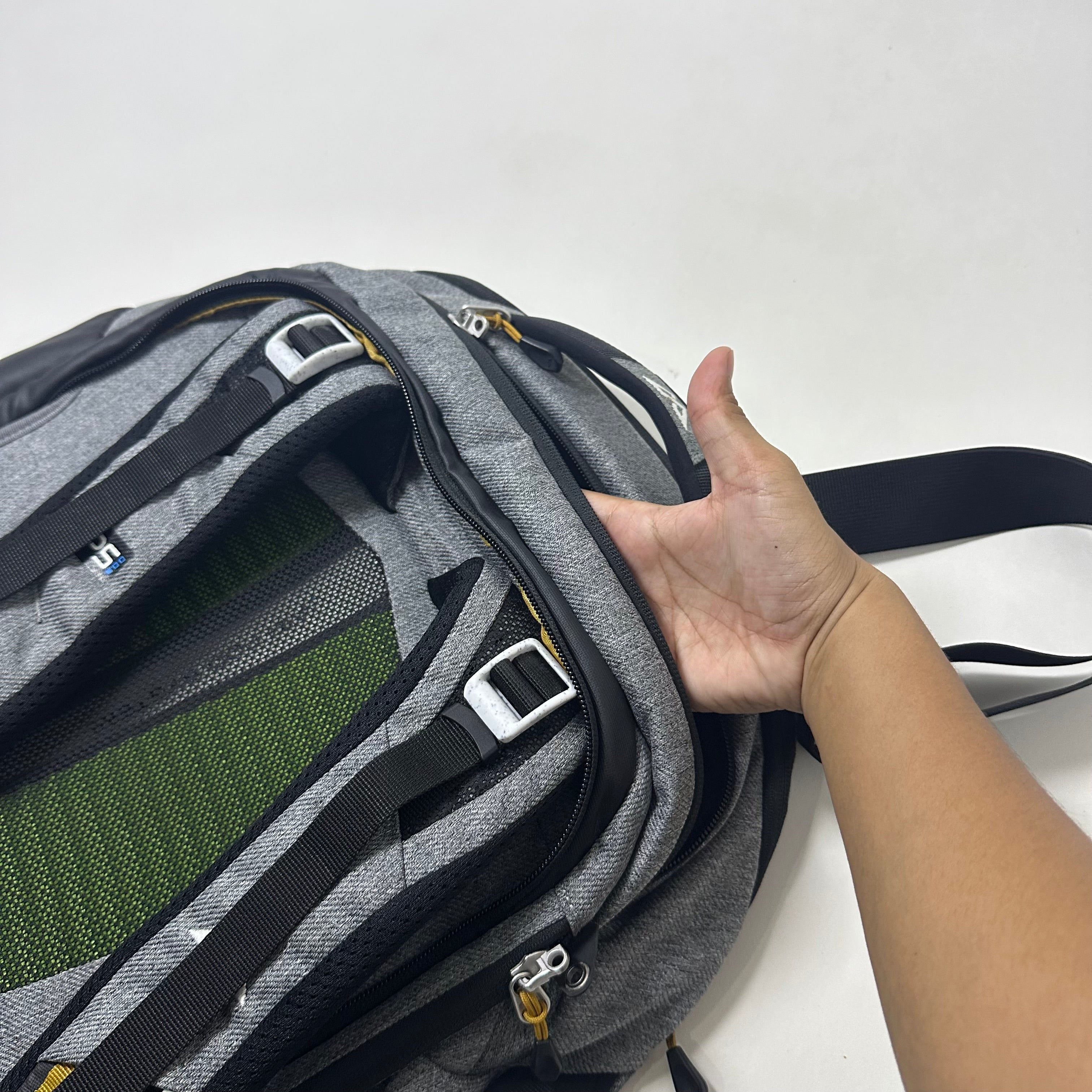 Kathmandu Litehaul 38L Carry-On Cabin Sized Travel Pack Shoulder Bag Backpack Med Grey 38LTR