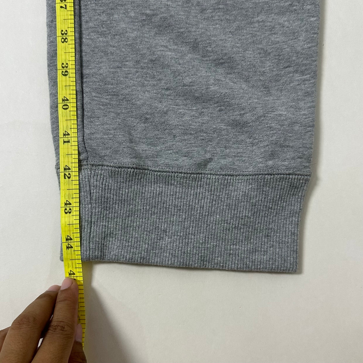 Nike Club Fleece Embroidered Swoosh Sweatpants in Gray Heather (Size 32-36)