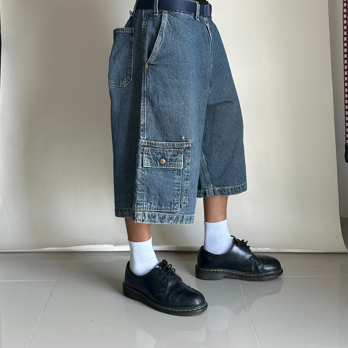 Y2k Levi’s Loose Fit Cargo Jorts (Size 40)