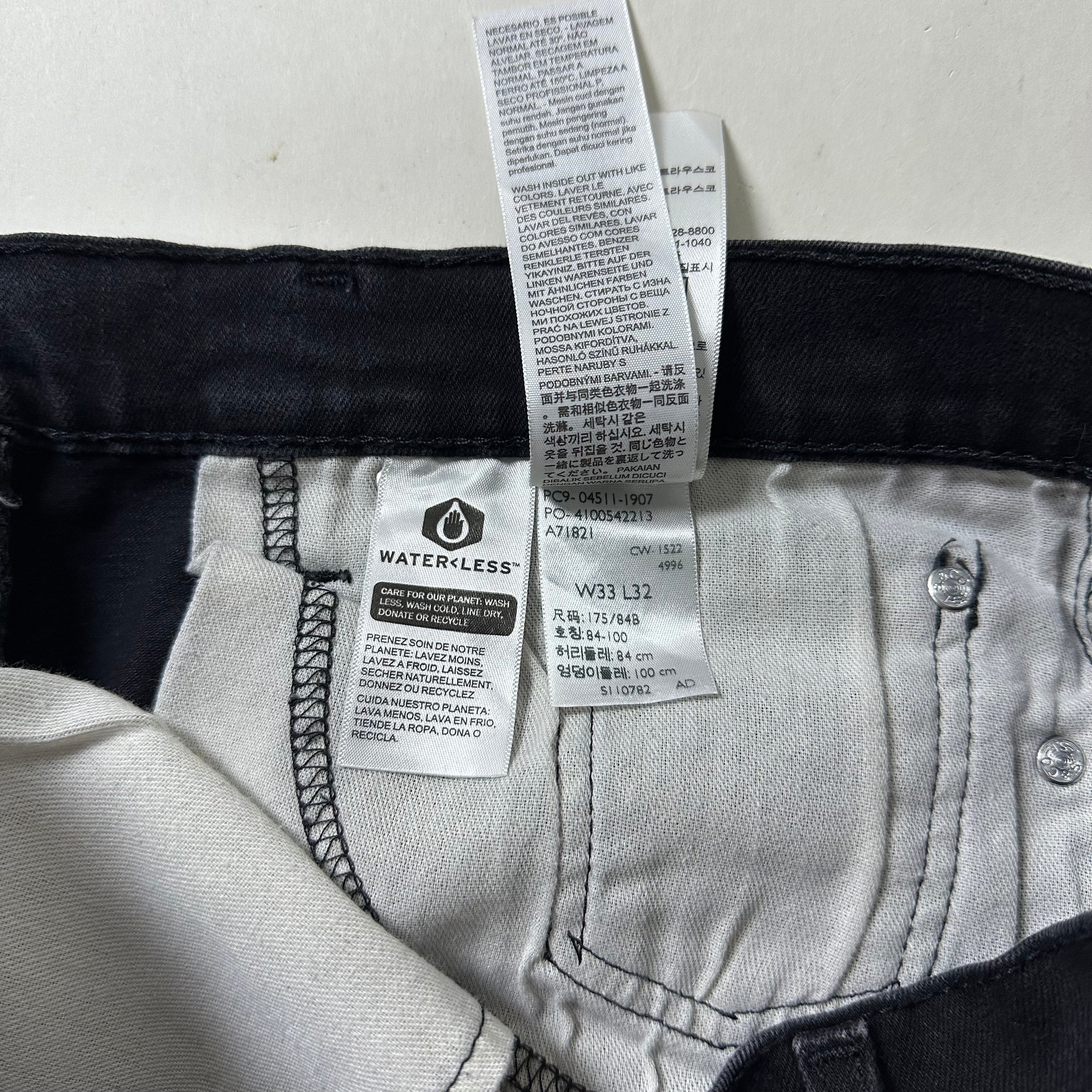 Levi’s 511 Slim Fit Jeans in Black (Size 33)