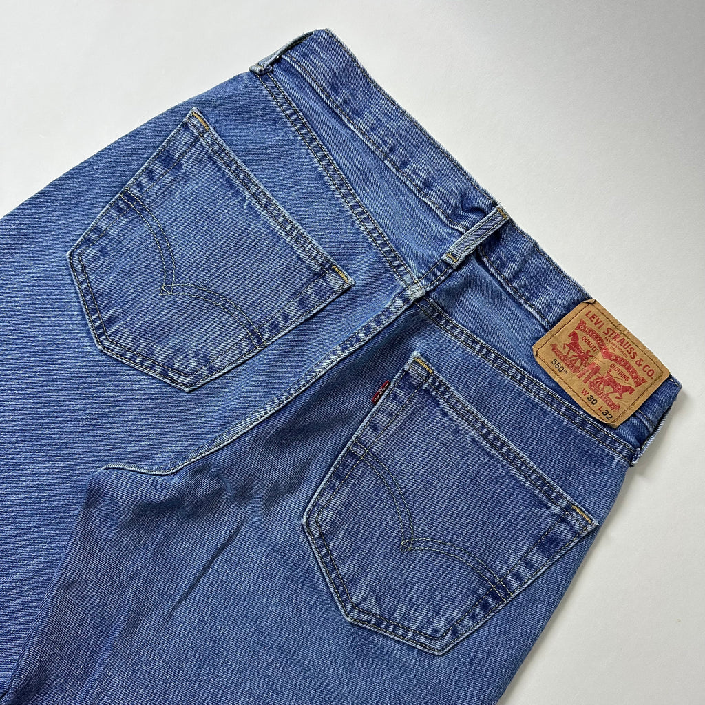 Levi’s 550 Relaxed Fit Jeans in Medium Stonewash (Size 30)