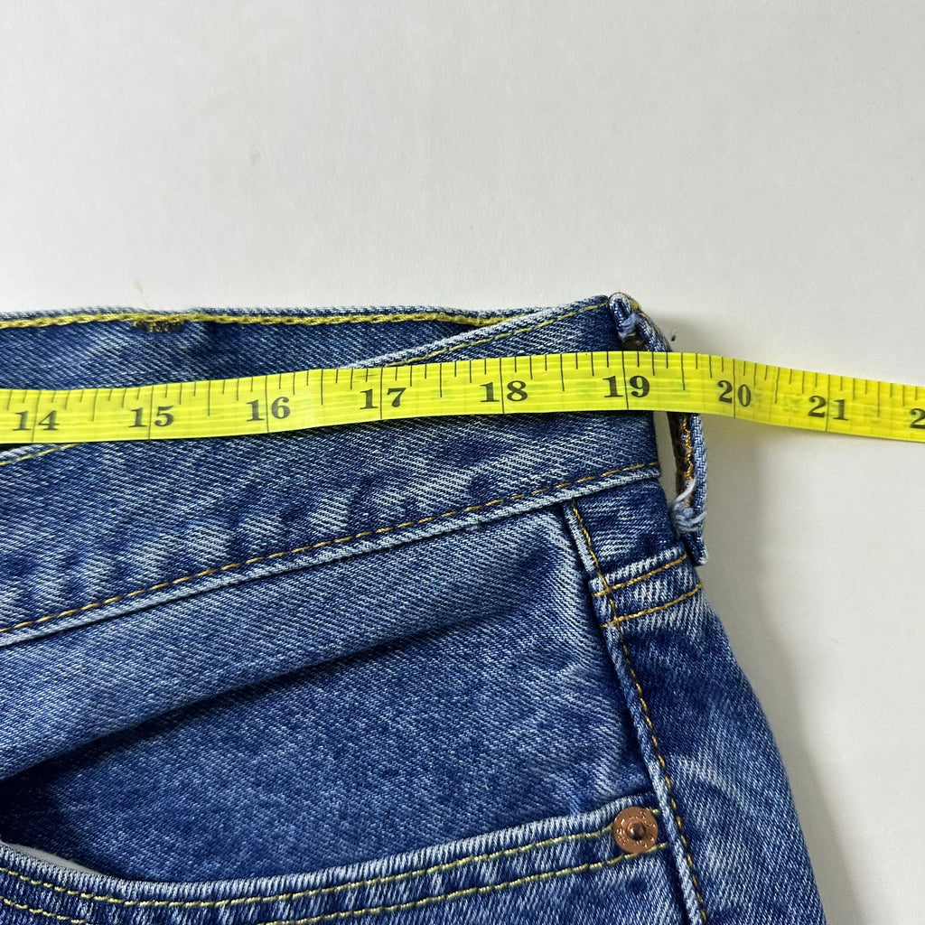 Levi’s 505 Regular Straight Fit Jeans in Medium Stonewash (Size 38)