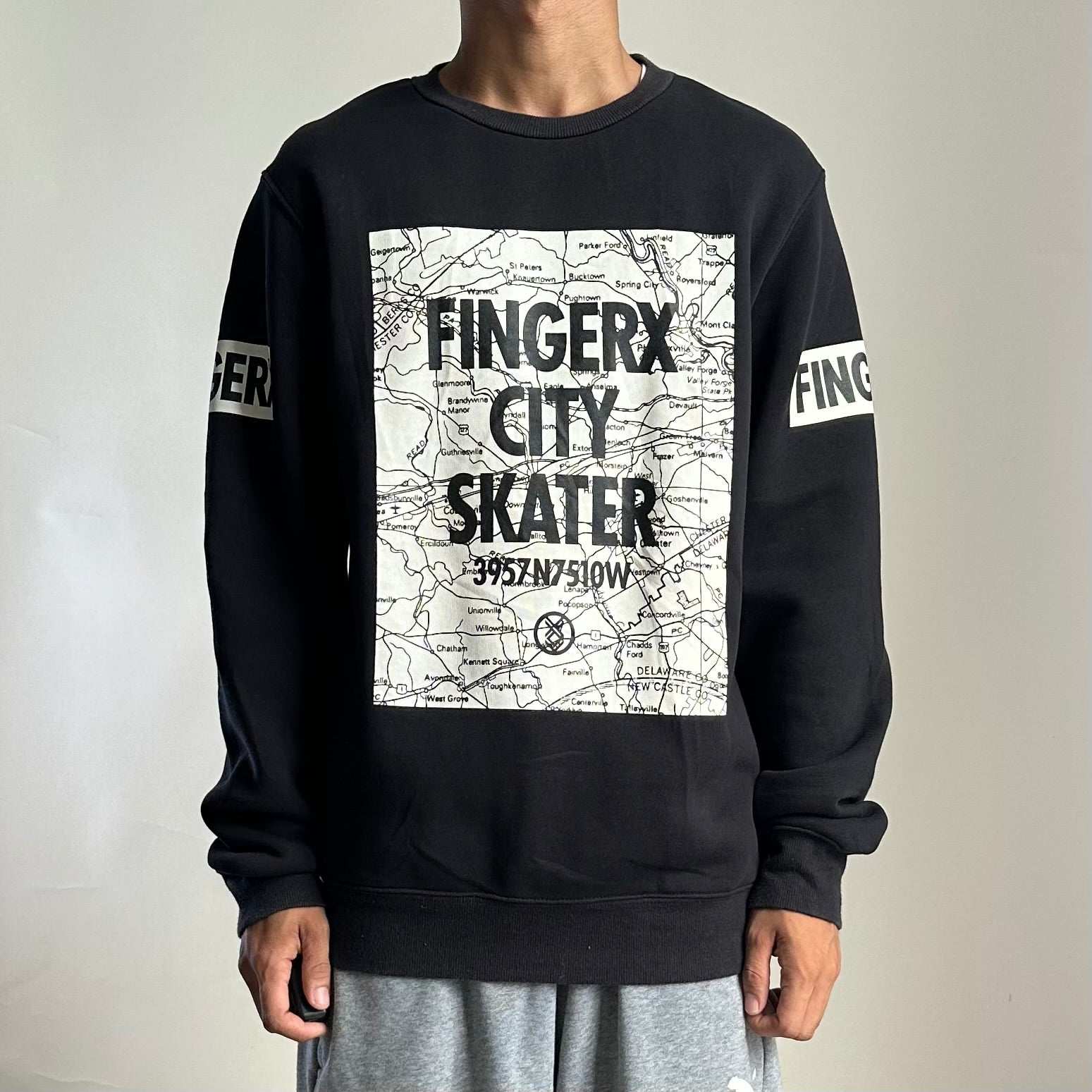 Fingercroxx Crewneck Sweatshirt in Black (Size Large)