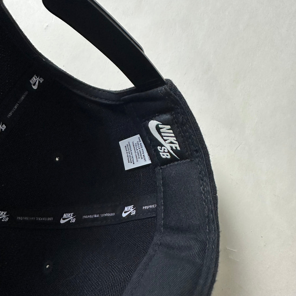Nike SB Snapback Cap in Black & White with Floral Logo (One Size)