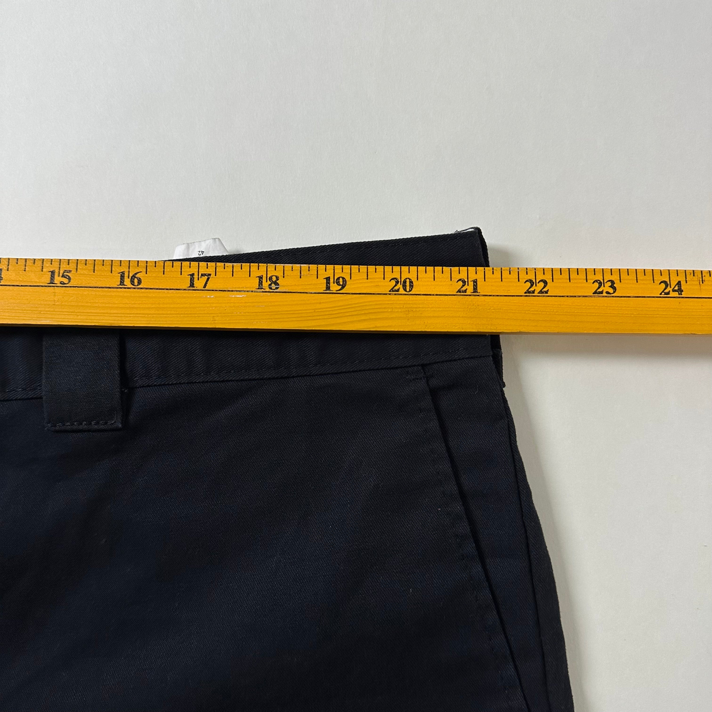 DICKIES Regular Fit Shorts in Black (Size 42)