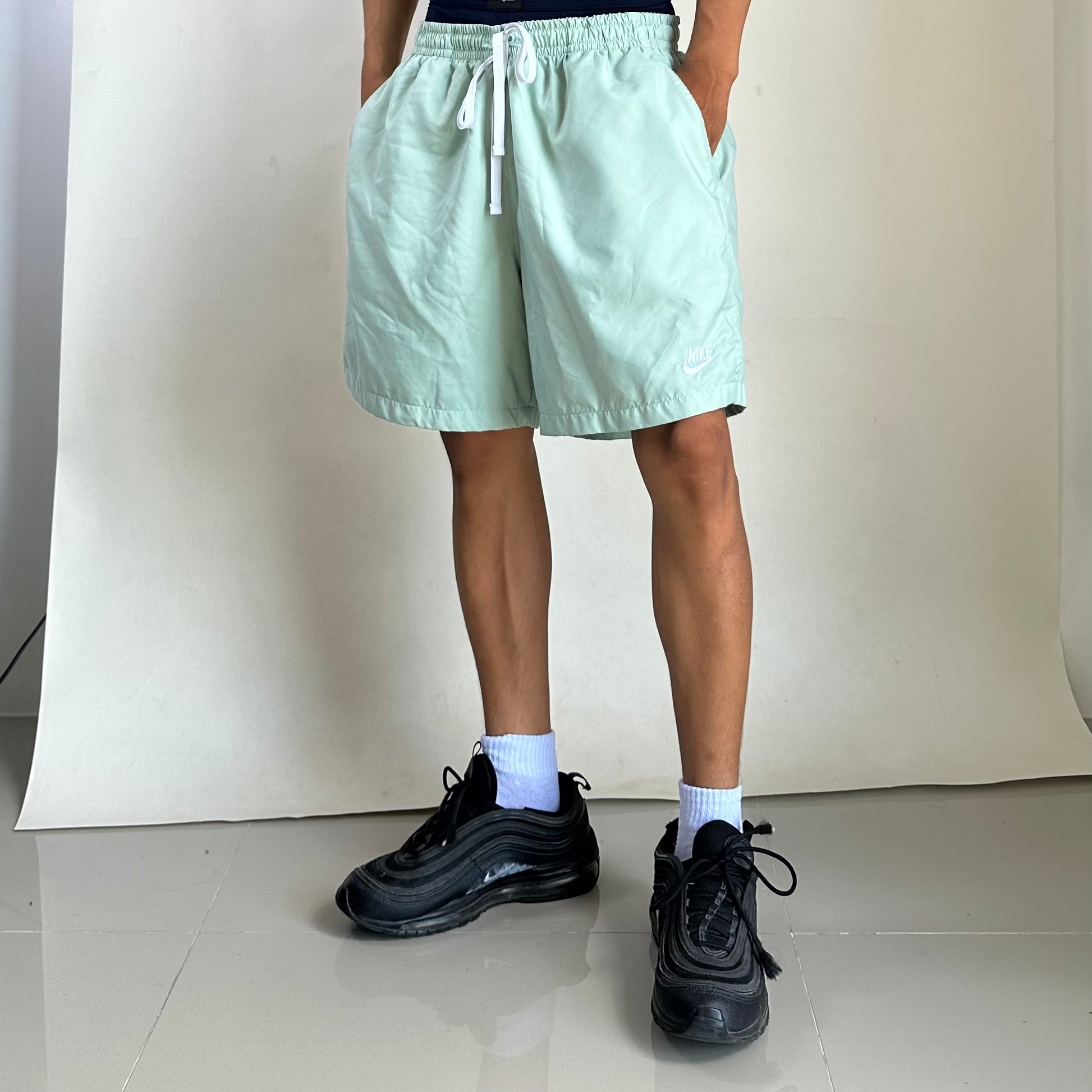 Nike Sportswear Woven Flow Shorts in Mint green (Size XL 32-38)