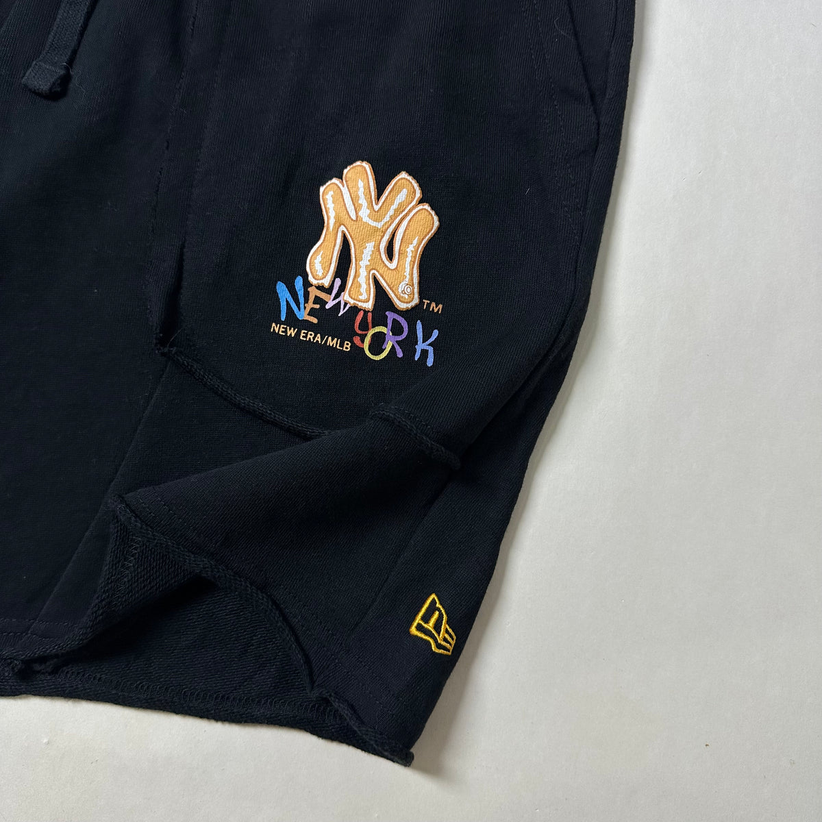 New Era New York Yankees Sweatshorts in Black (Size 28-36) — SOLD