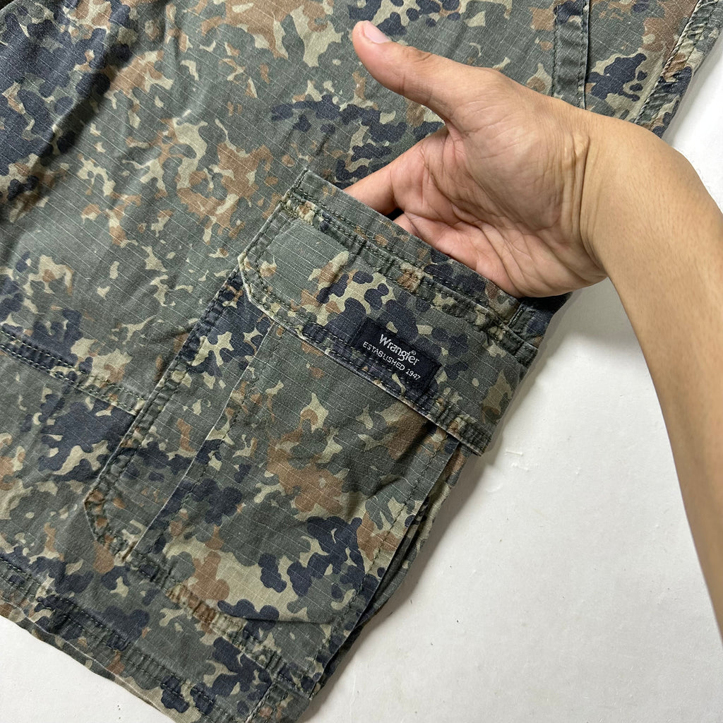 Wrangler Camouflage Cargo Shorts (Size 36) — SOLD