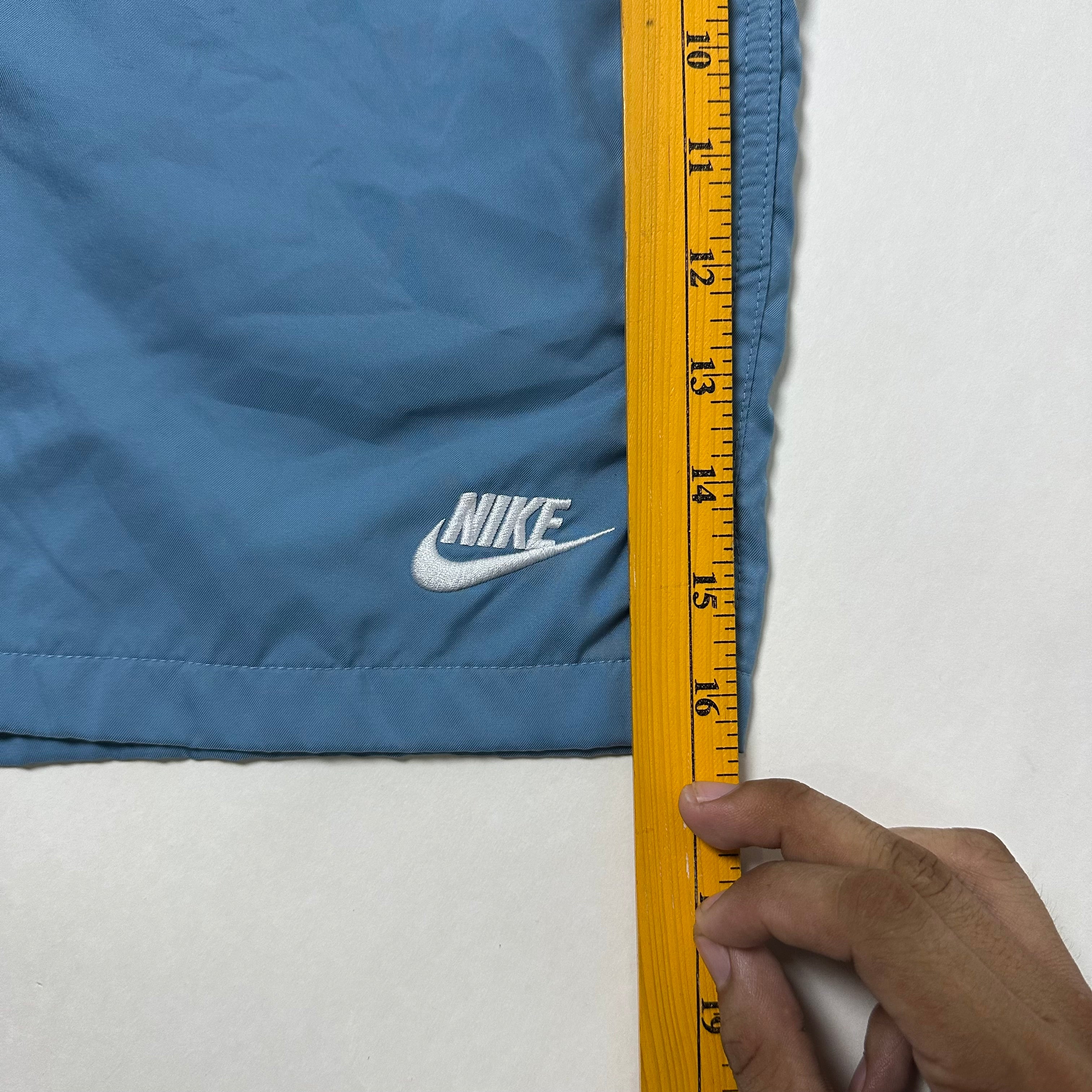 Nike Sportswear Woven Flow Shorts in Cerulean Blue (Size Large 30-36)