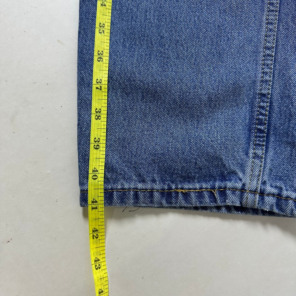 Levi’s 550 Relaxed Fit Jeans in Medium Stonewash (Size 30)