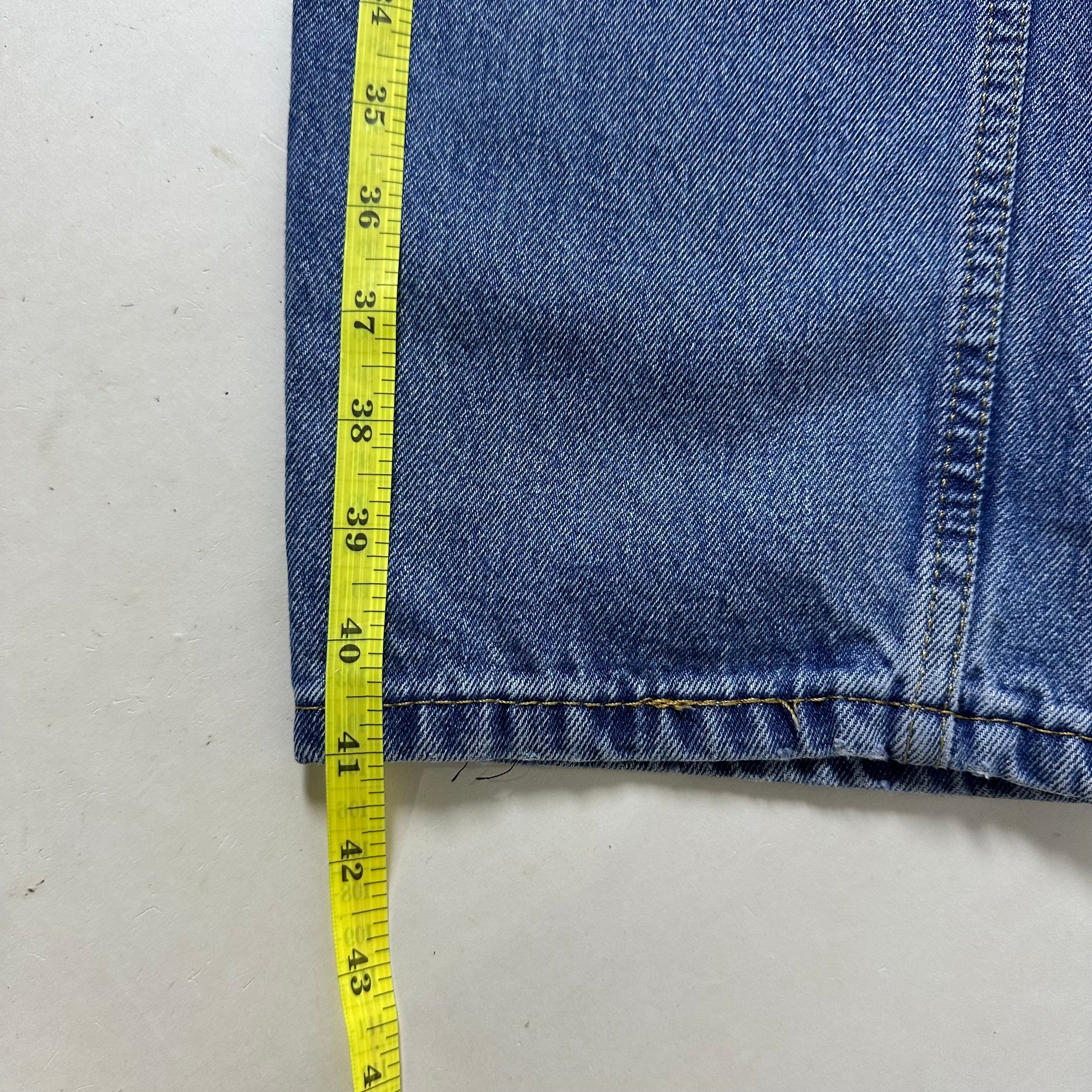 Levi’s 550 Relaxed Fit Jeans in Medium Stonewash (Size 30)
