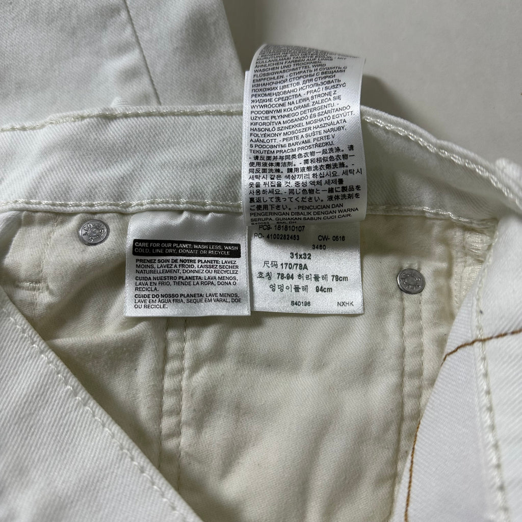 Levi’s 541 Athletic Taper Fit Jeans in White (Size 31-32)