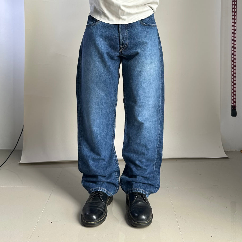Vintage 2003 Levi’s 501 Original Fit Jeans Extended Patch Button Fly in Medium Wash (Size 33)
