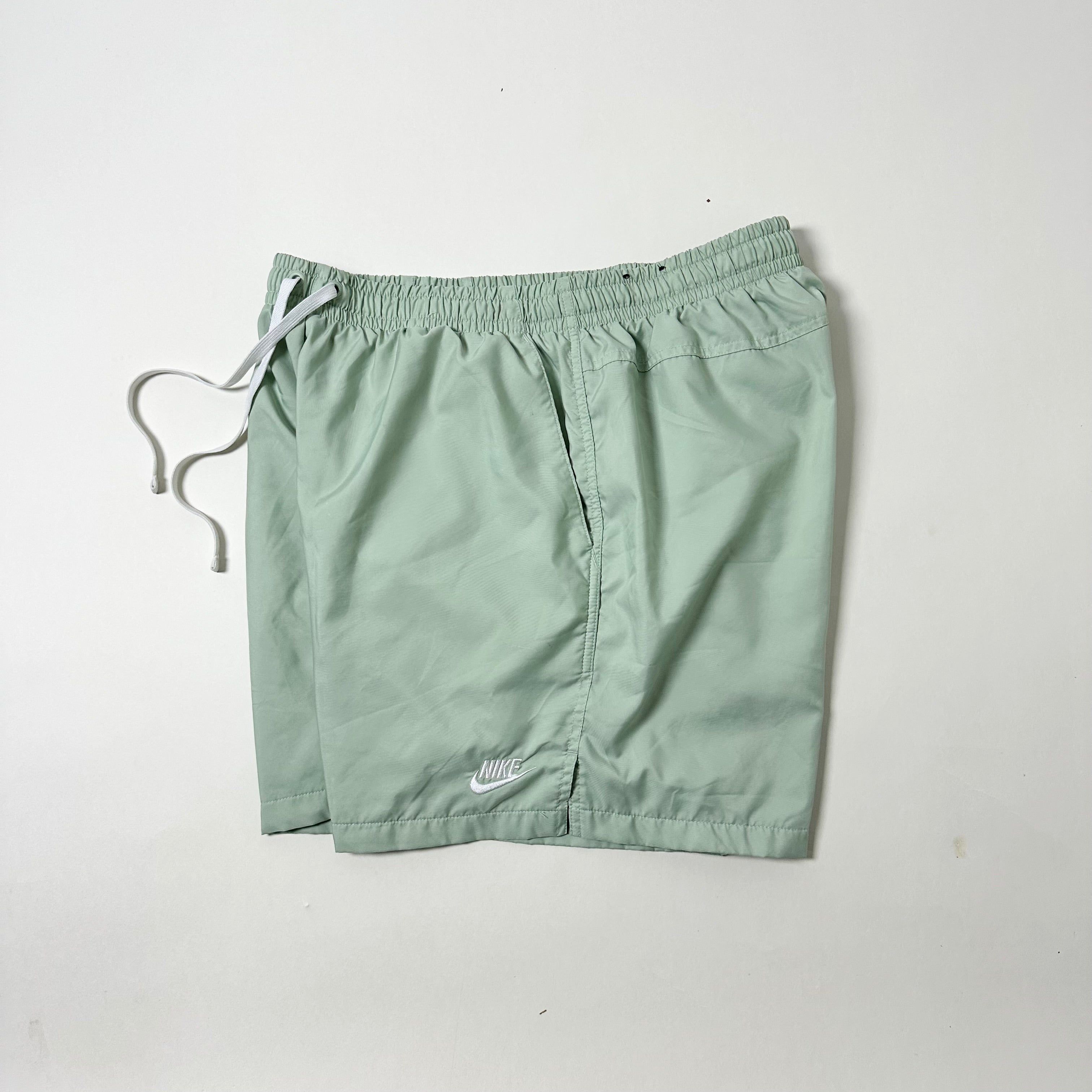 Nike Sportswear Woven Flow Shorts in Mint green (Size XL 32-38)
