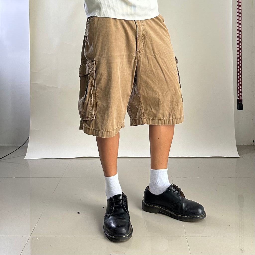 Carhartt Relaxed Fit Cargo Shorts in Brown (Size 40)