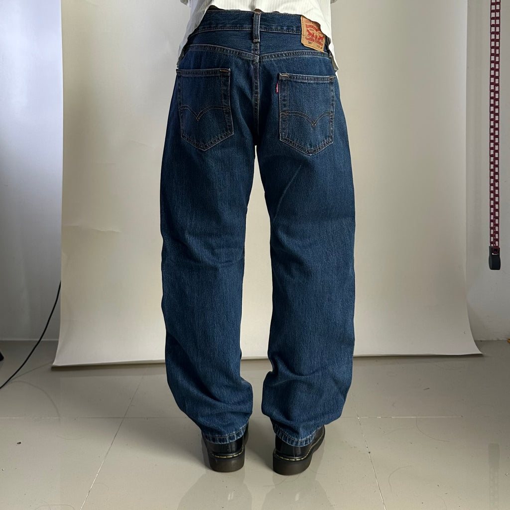 Levi’s 505 Regular Straight Fit Jeans in Dark Stonewash (Size 32)